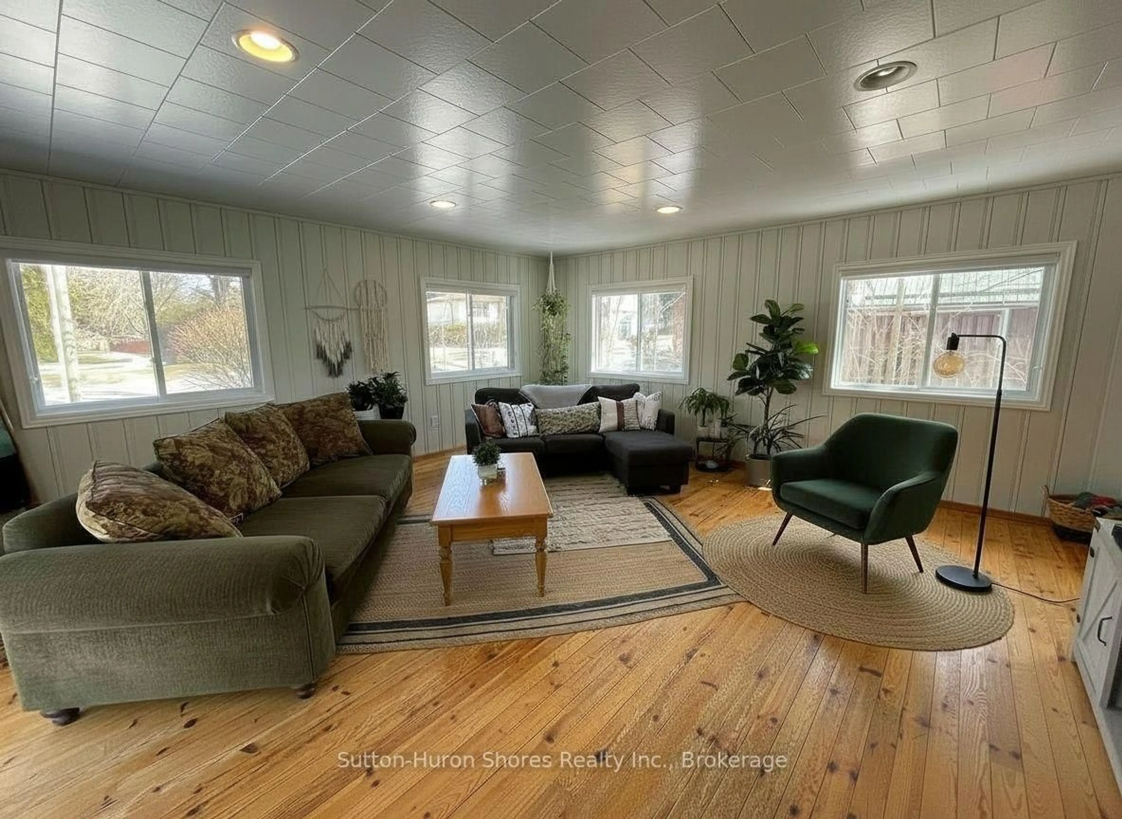 Living room with furniture, wood/laminate floor for 418 Elgin St, Saugeen Shores Ontario N0H 2C0