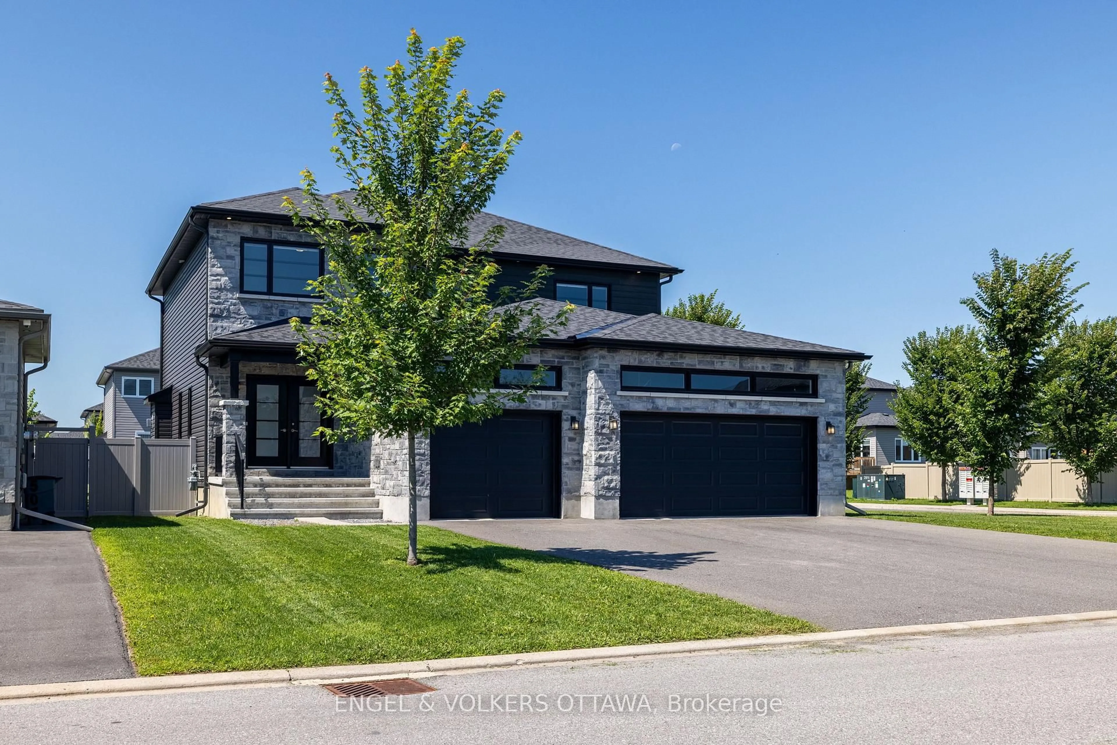 Home with brick exterior material, street for 501 Lucent St, Russell Ontario K4R 0G3