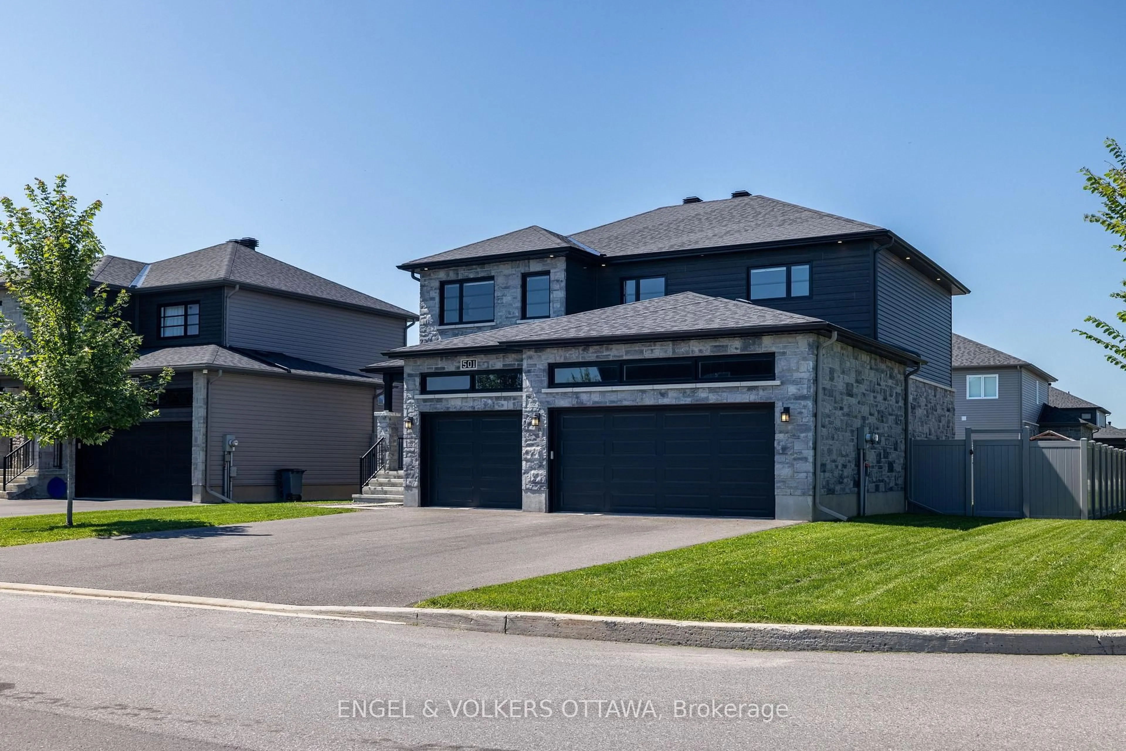 Unknown for 501 Lucent St, Russell Ontario K4R 0G3