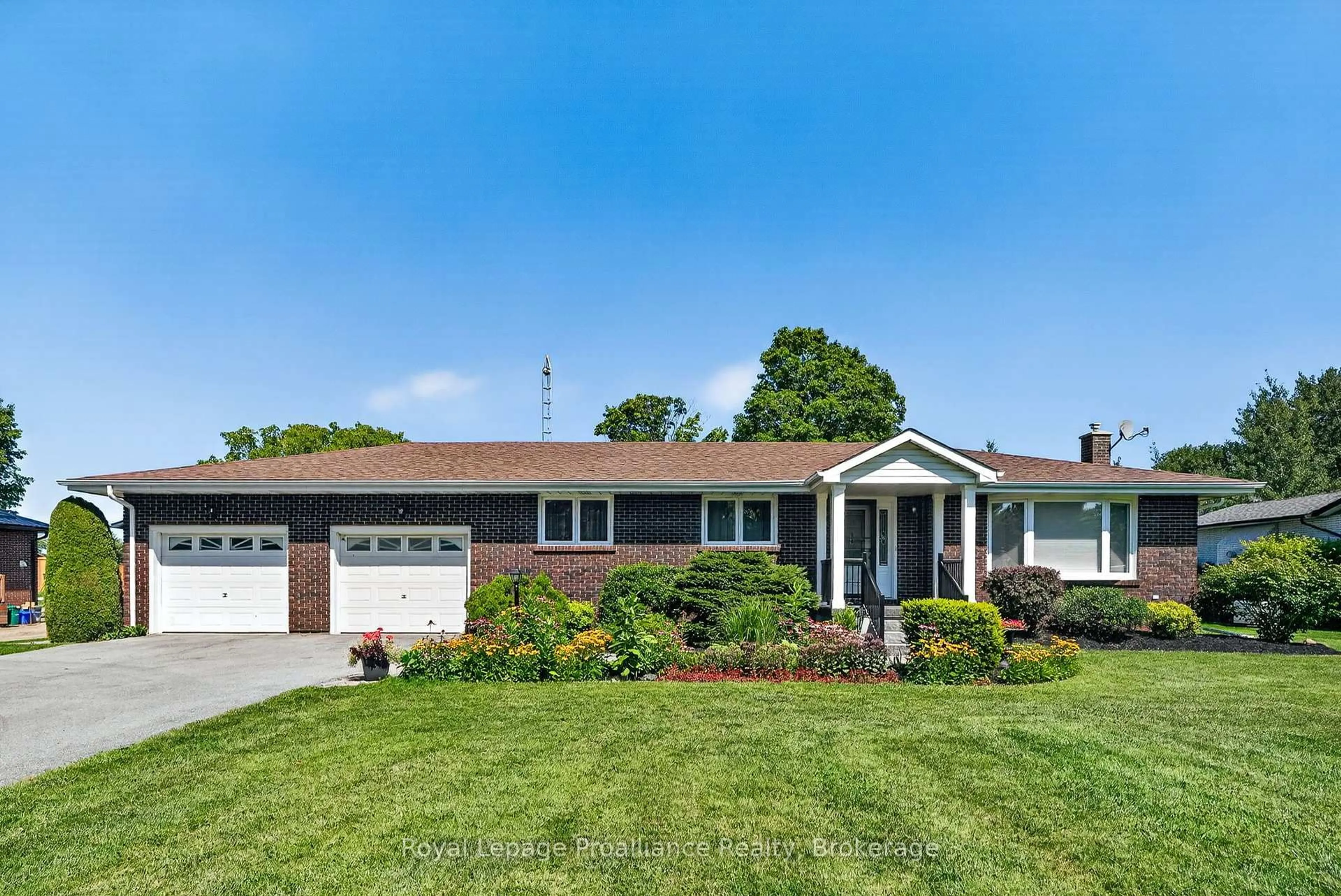 Home with vinyl exterior material, street for 2773 Division St, Hamilton Township Ontario K9A 0M9