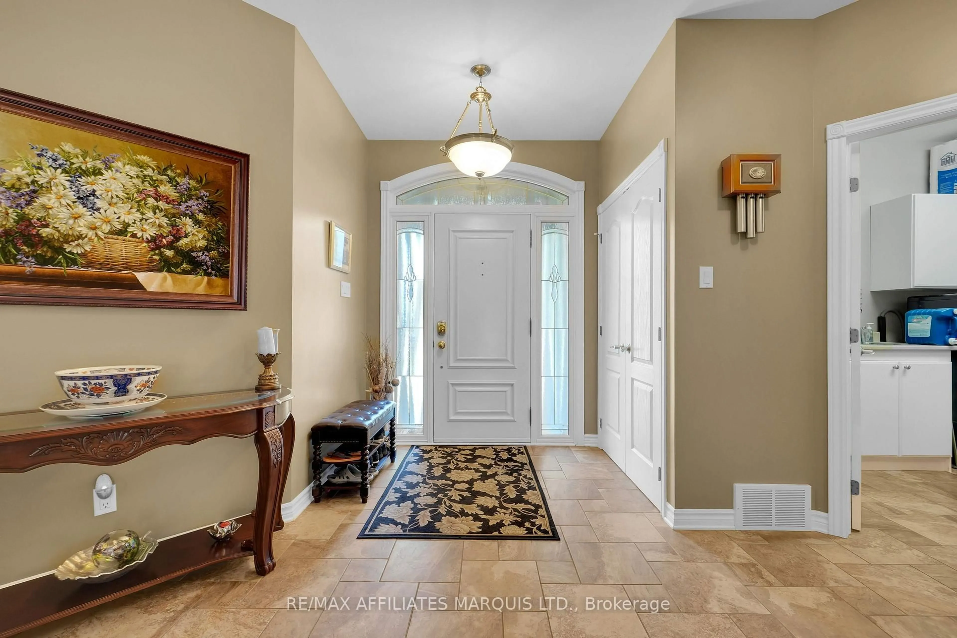 Indoor entryway for 6662 Sutherland Ave, South Glengarry Ontario K6H 7J3