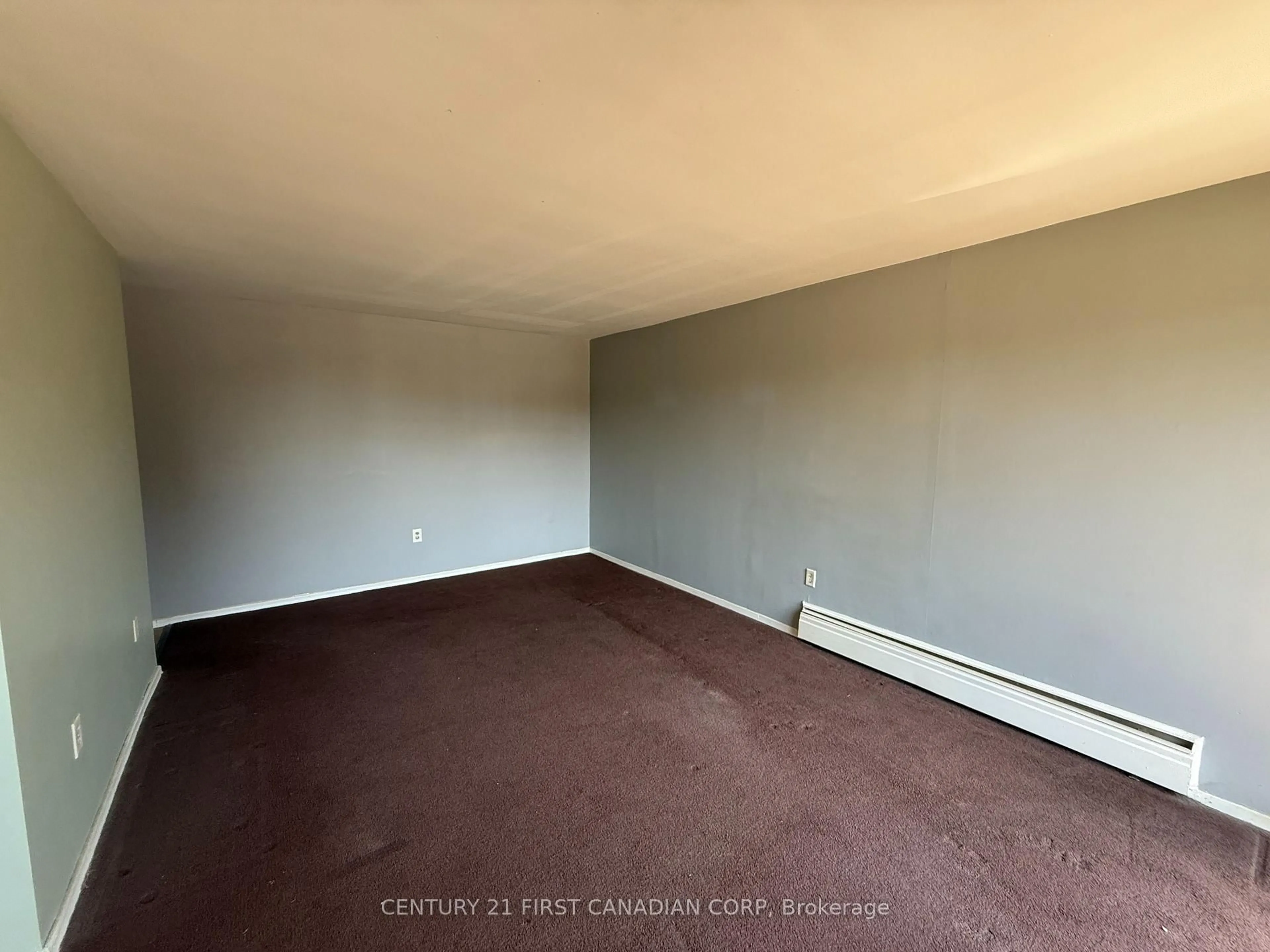 A pic of a room for 1830 Dumont St #304, London East Ontario N5W 2S1