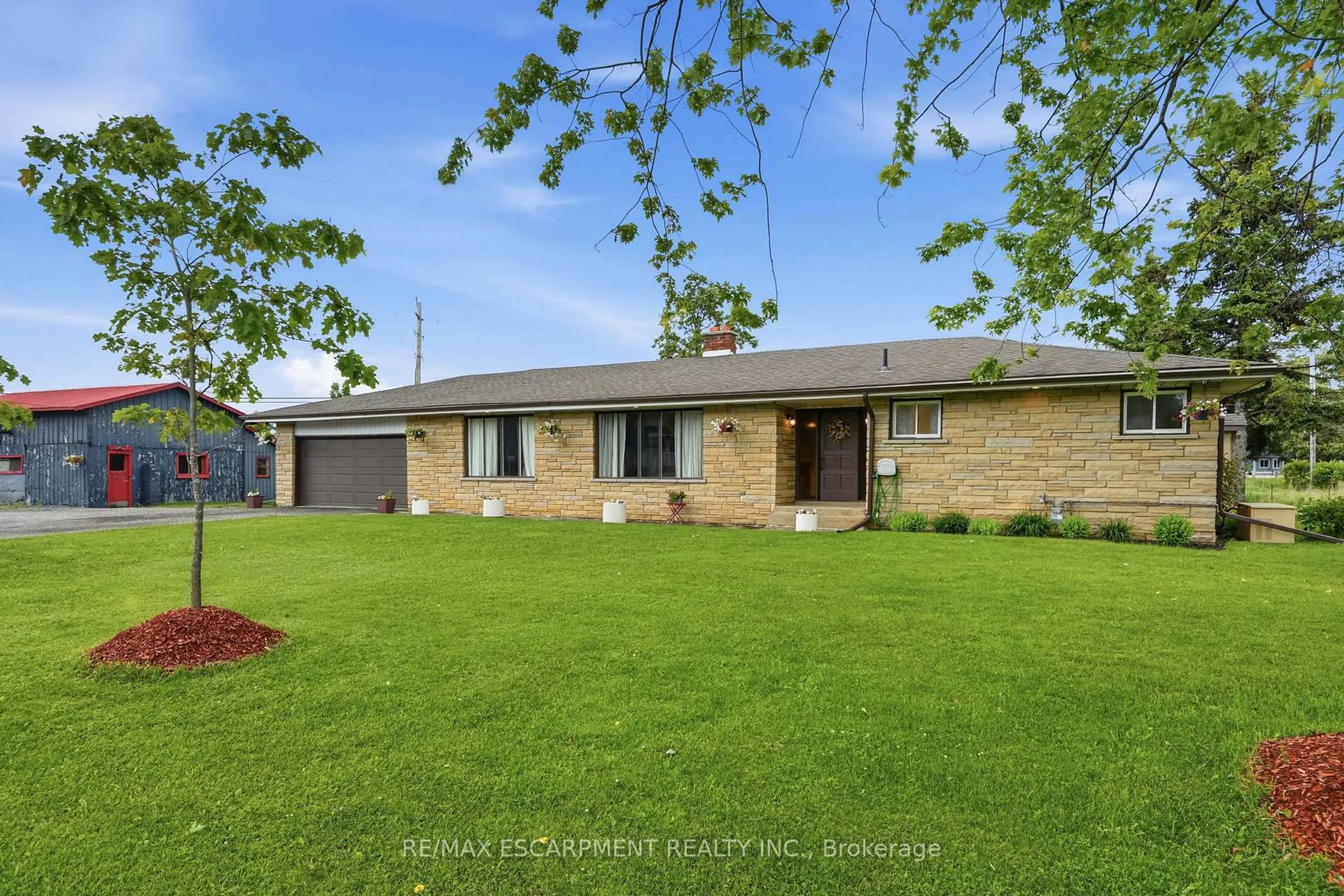 A pic from outside/outdoor area/front of a property/back of a property/a pic from drone, street for 1408 Edgewood Rd, Hamilton Ontario L8N 2Z7