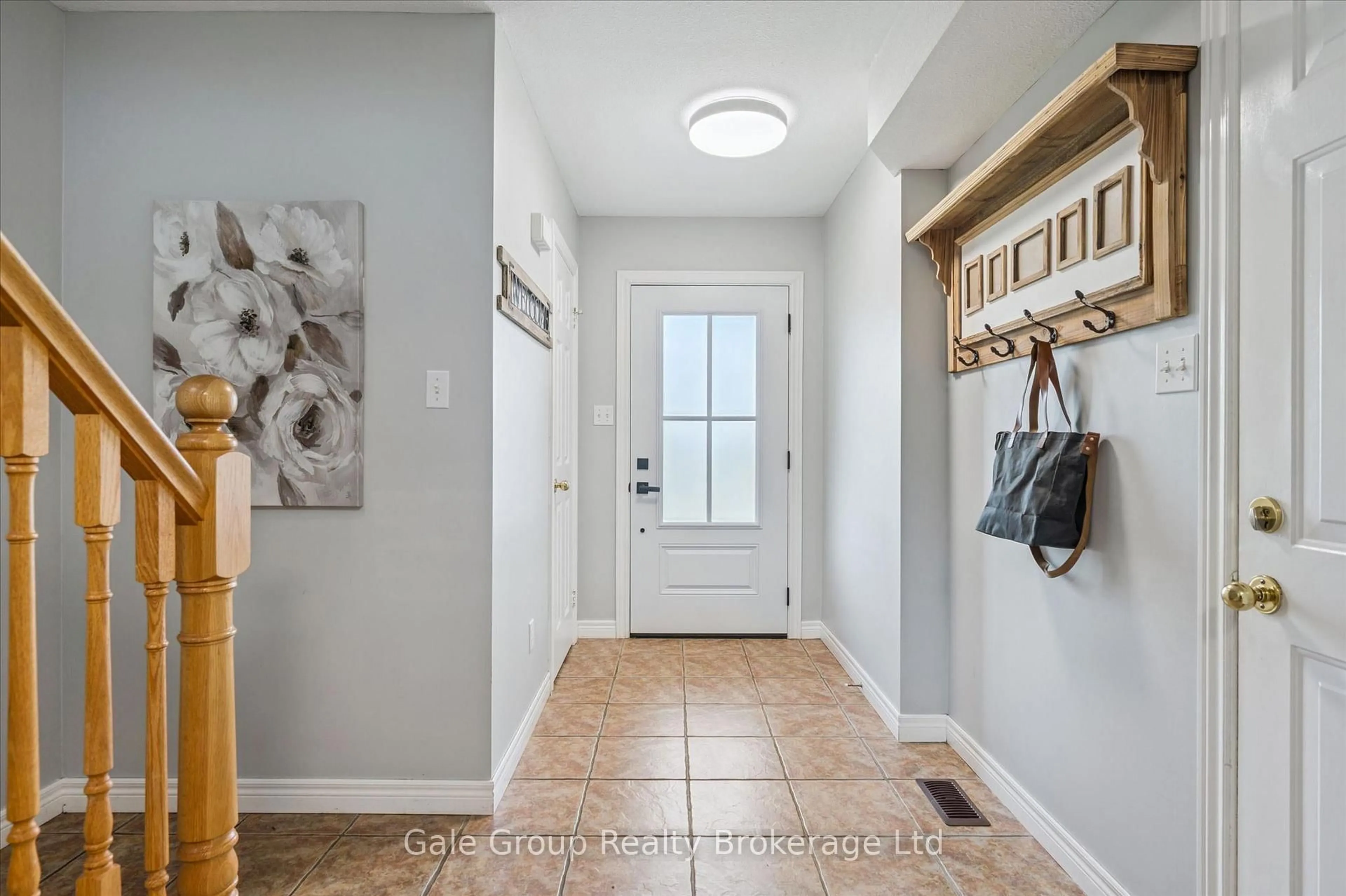 Indoor entryway for 116 Gibbons Dr, Centre Wellington Ontario N1M 3W2