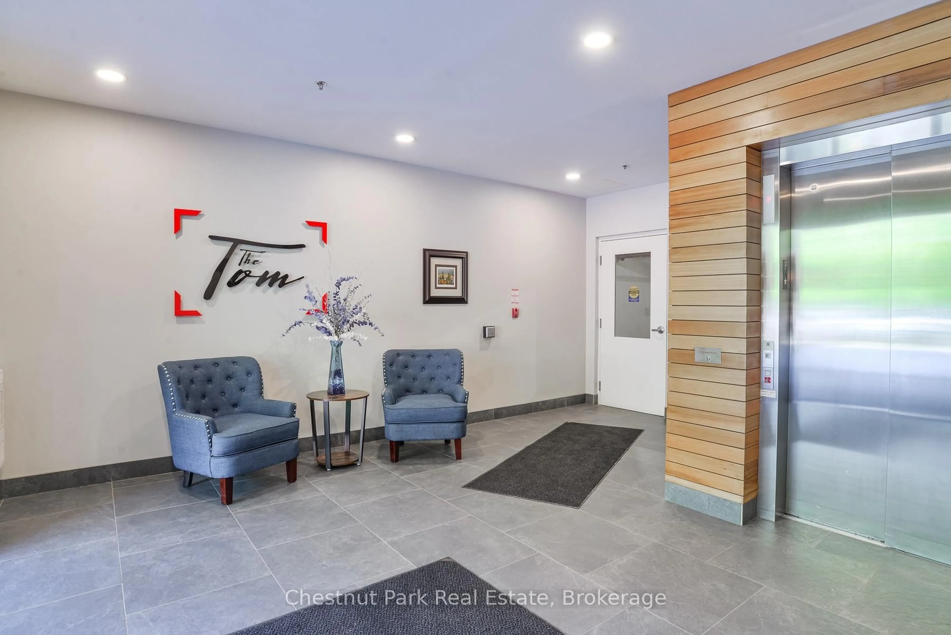 Indoor foyer for 23 CAMPUS Tr #101, Huntsville Ontario P1H 0G1