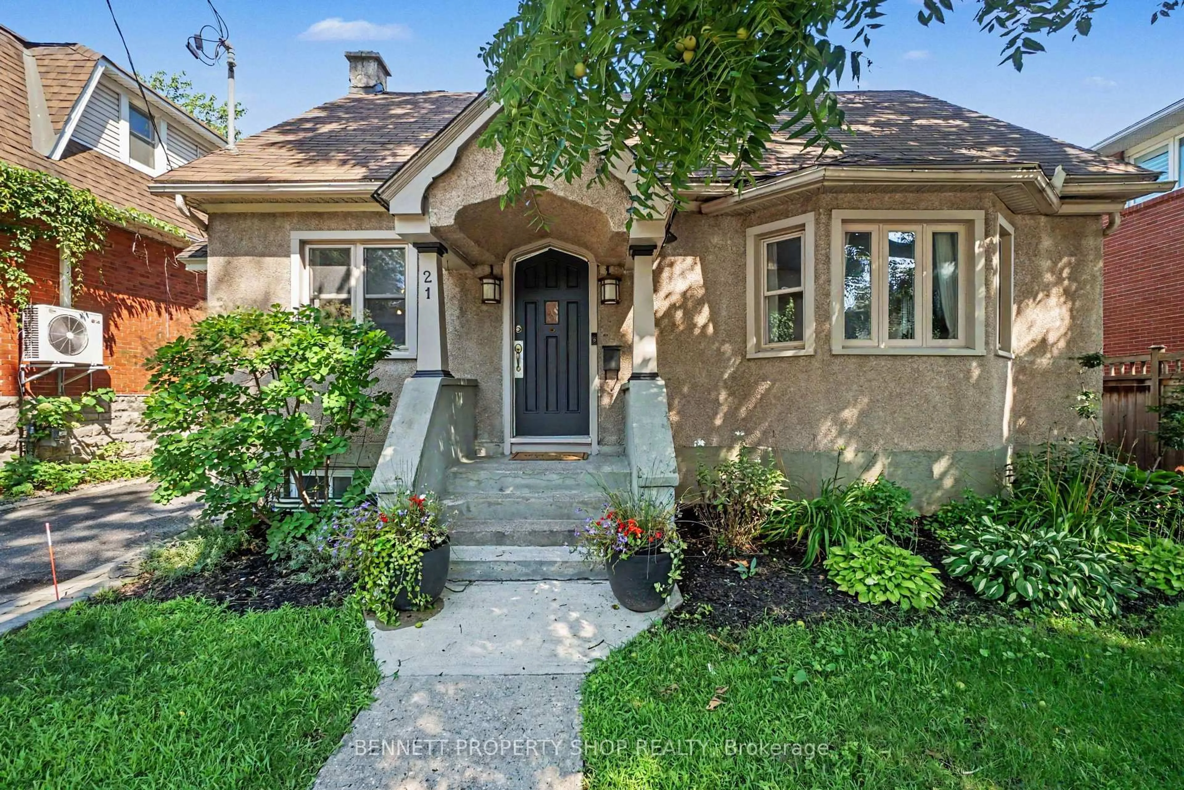 Unknown for 21 Hazel St, Ottawa Ontario K1S 0E7