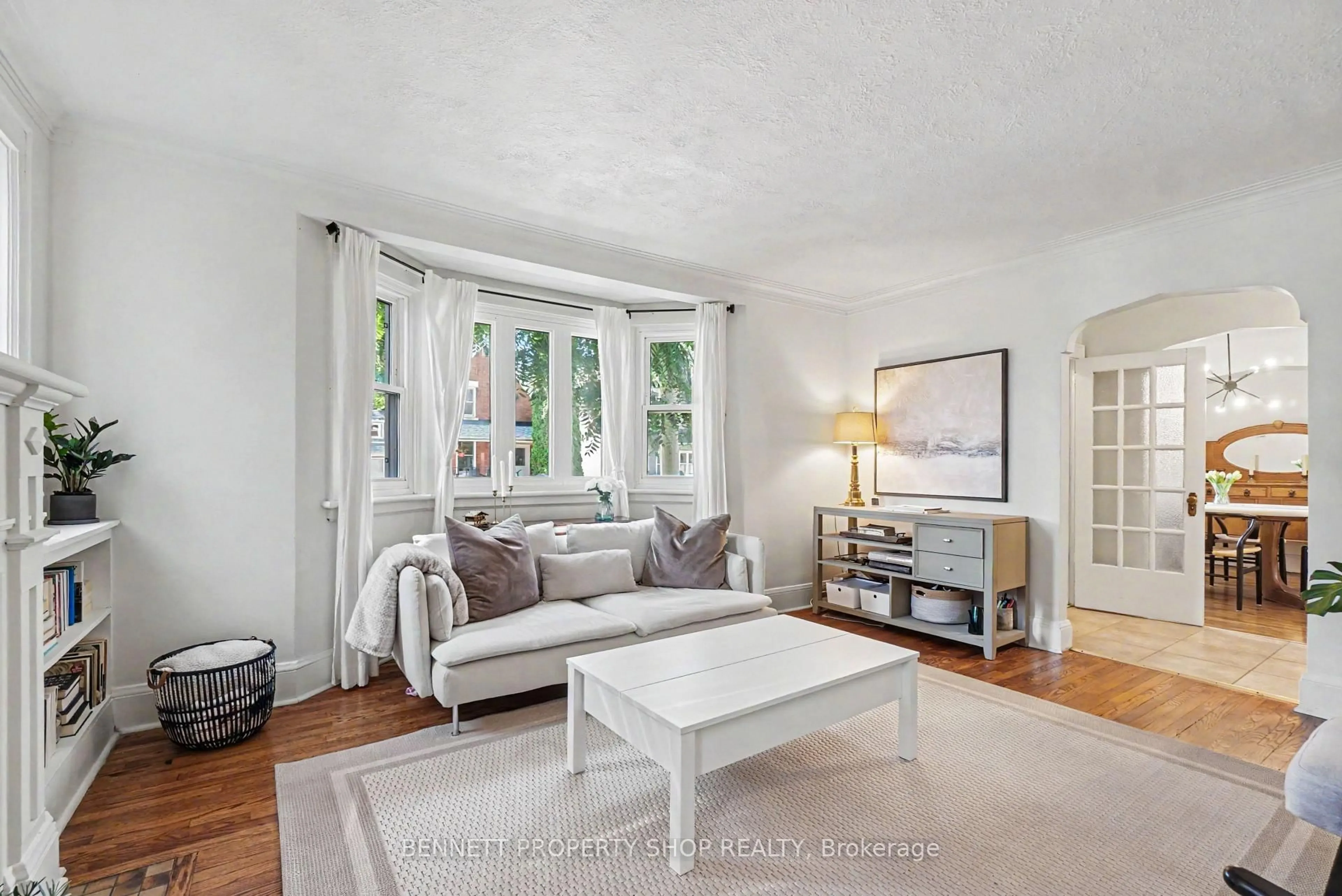 Living room with furniture, unknown for 21 Hazel St, Ottawa Ontario K1S 0E7
