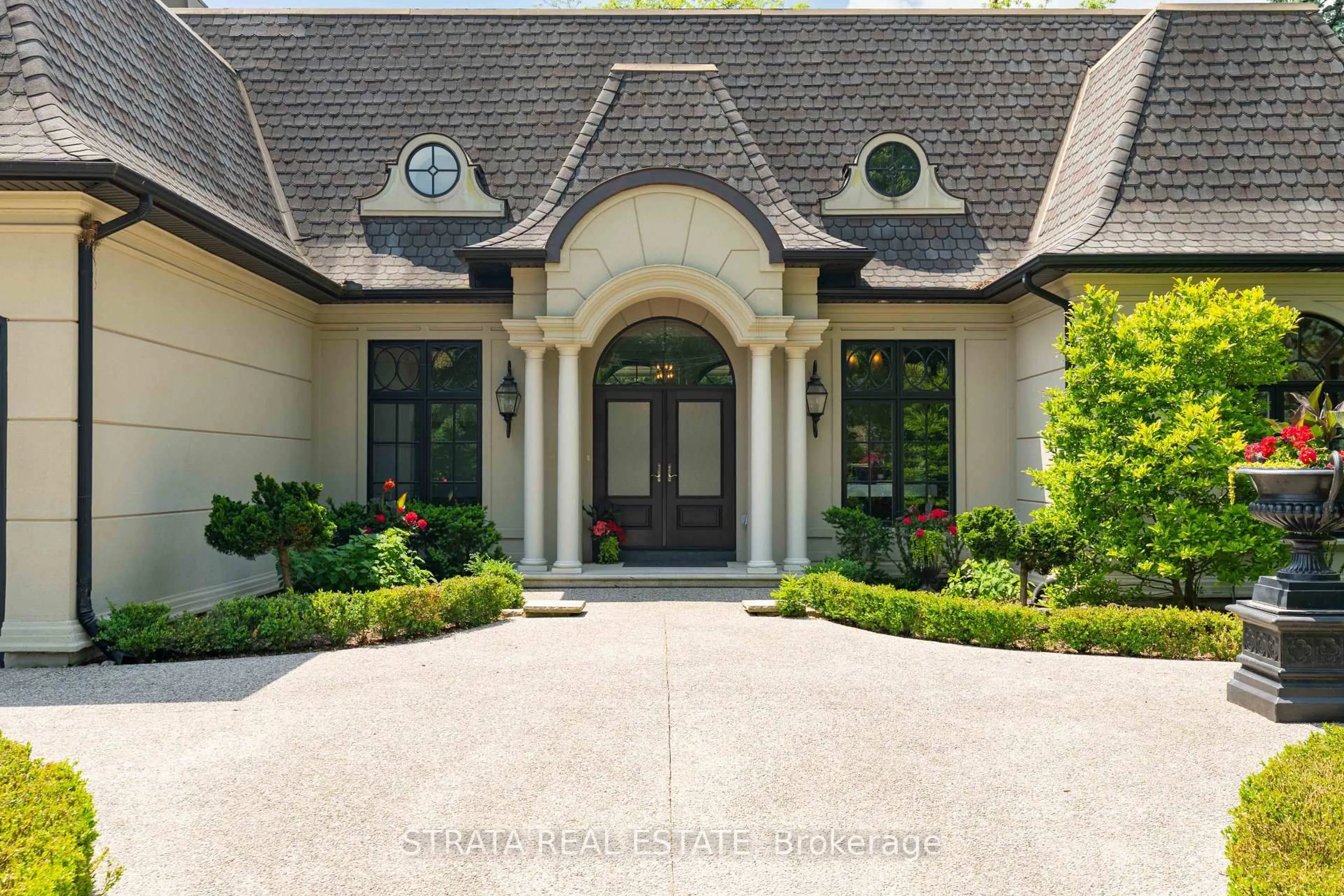 Indoor entryway for 1577 Gloucester Rd, London North Ontario N6G 2S5
