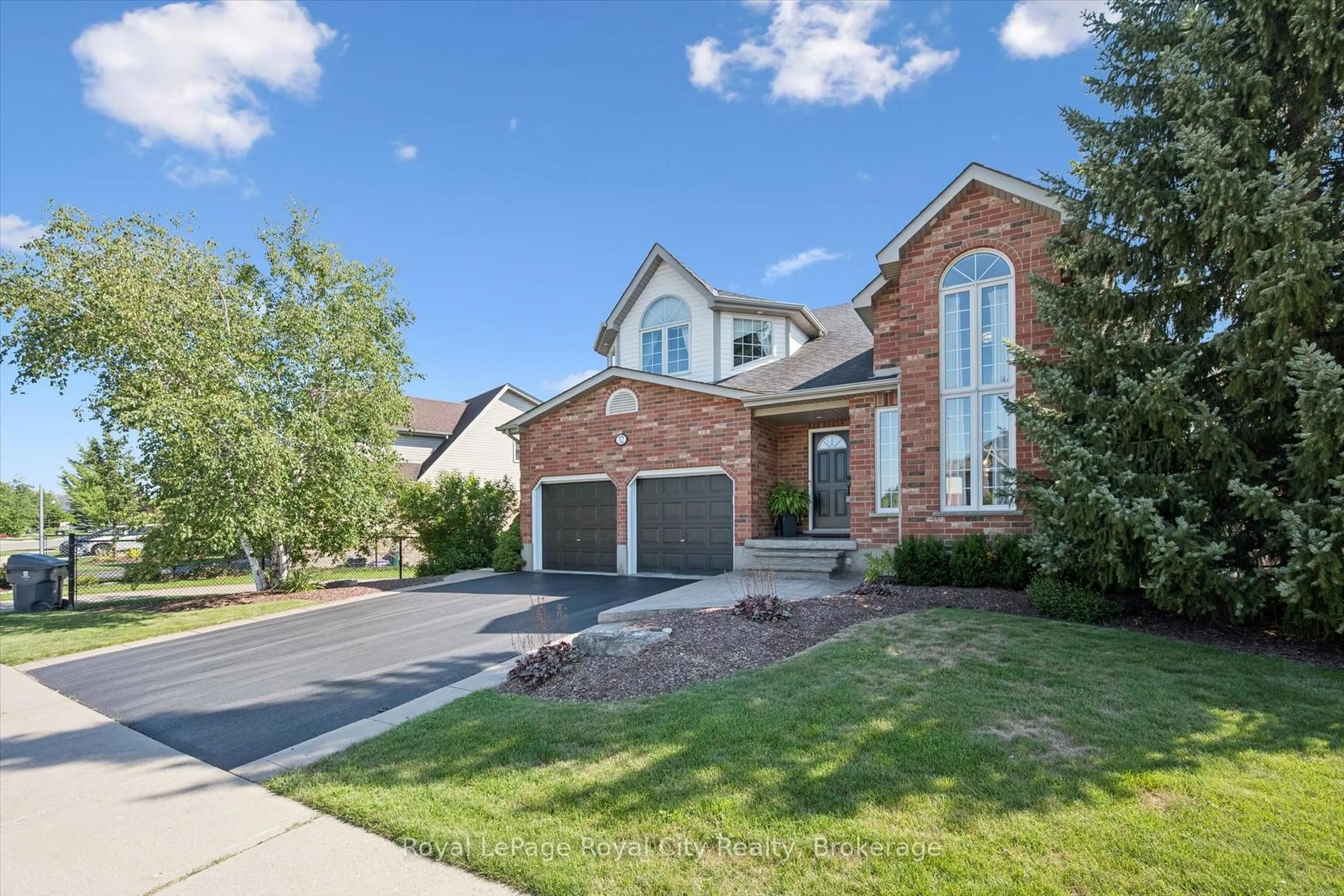 Home with brick exterior material, street for 32 Pine Ridge Dr, Guelph Ontario N1L 1K3