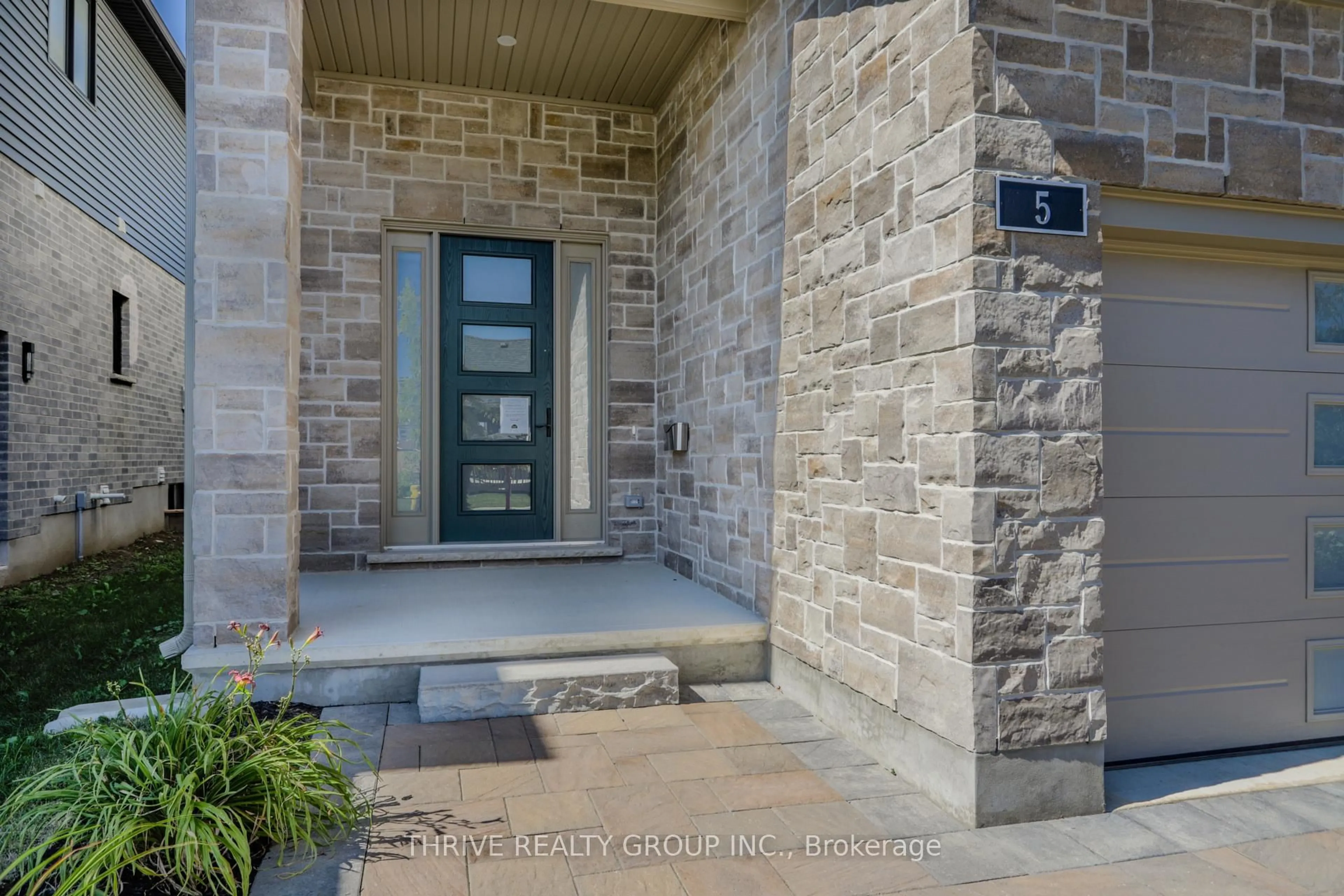 Indoor entryway for 1061 Eagletrace Dr #5, London North Ontario N6G 0T3