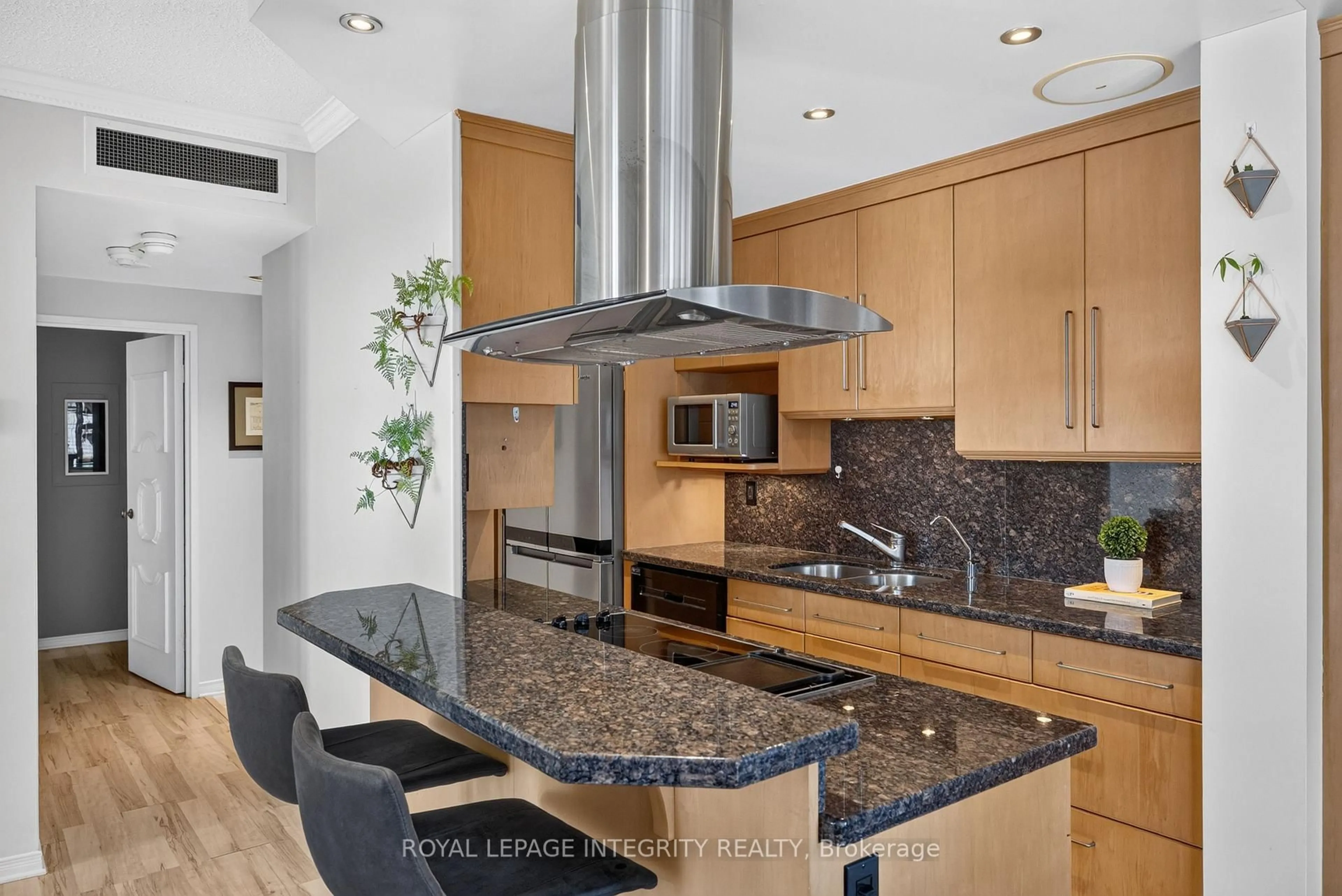 Contemporary kitchen, ceramic/tile floor for 556 Laurier Ave #1606, Ottawa Ontario K1R 7X2
