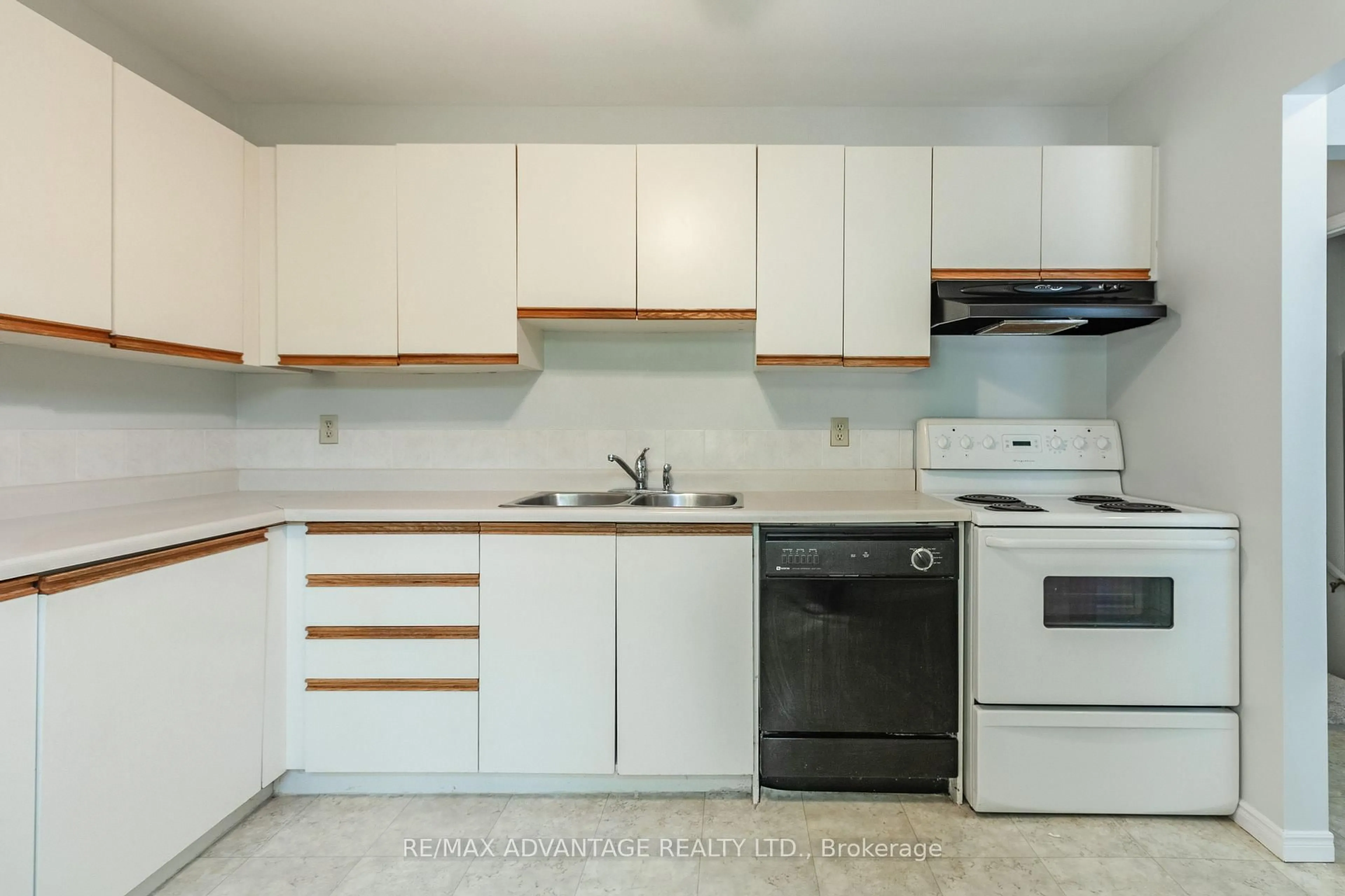 Standard kitchen, unknown for 1294 Byron Baseline Rd #4, London South Ontario N6K 4G8