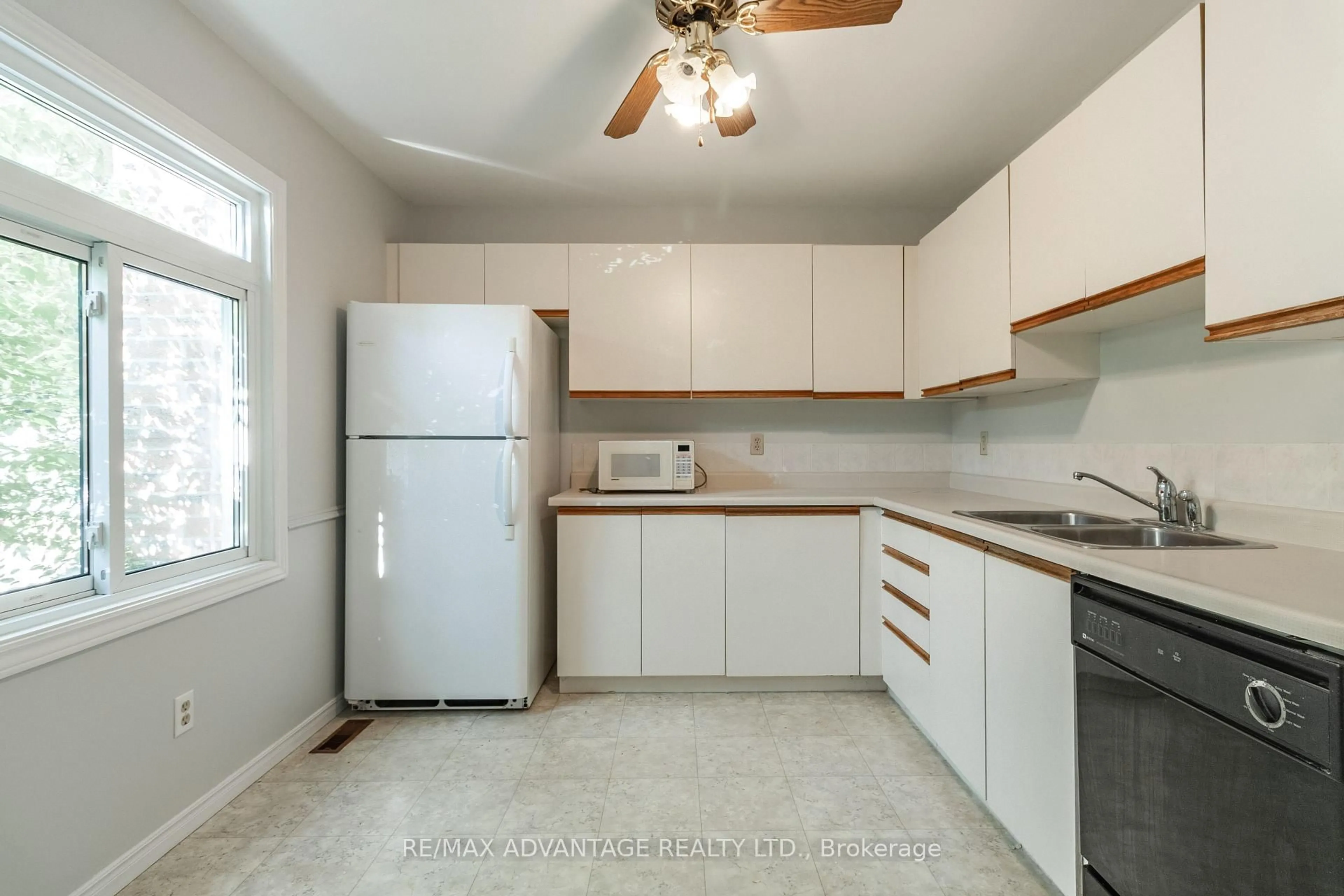 Standard kitchen, unknown for 1294 Byron Baseline Rd #4, London South Ontario N6K 4G8