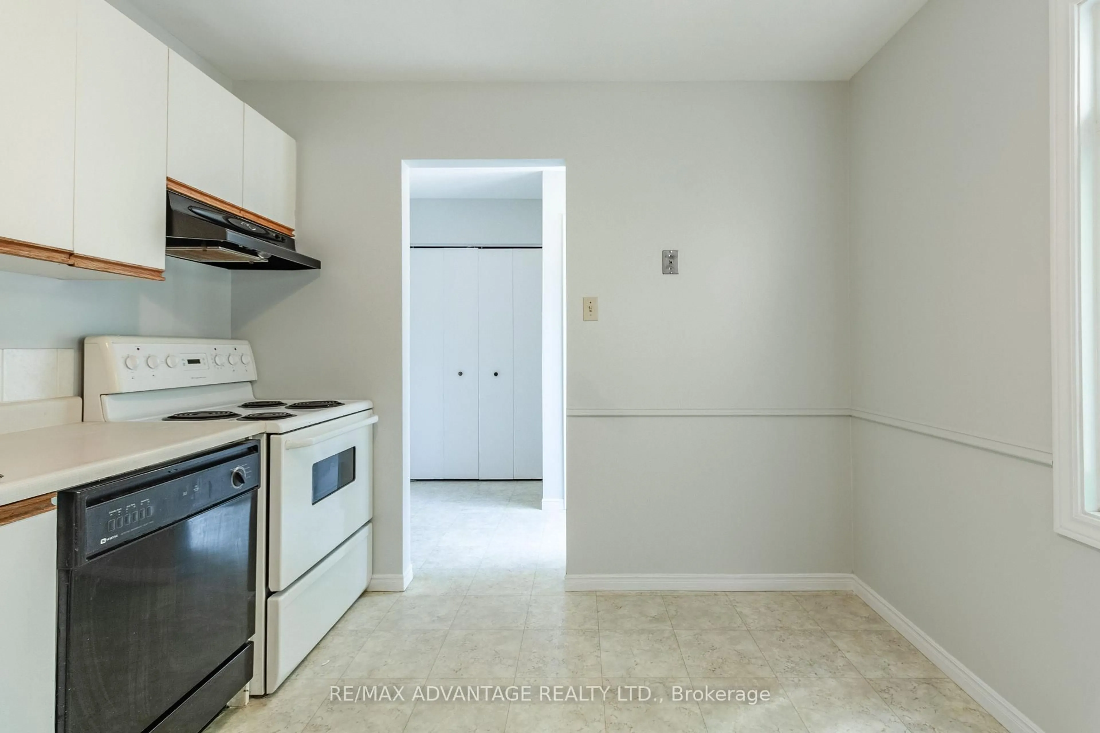 Standard kitchen, unknown for 1294 Byron Baseline Rd #4, London South Ontario N6K 4G8