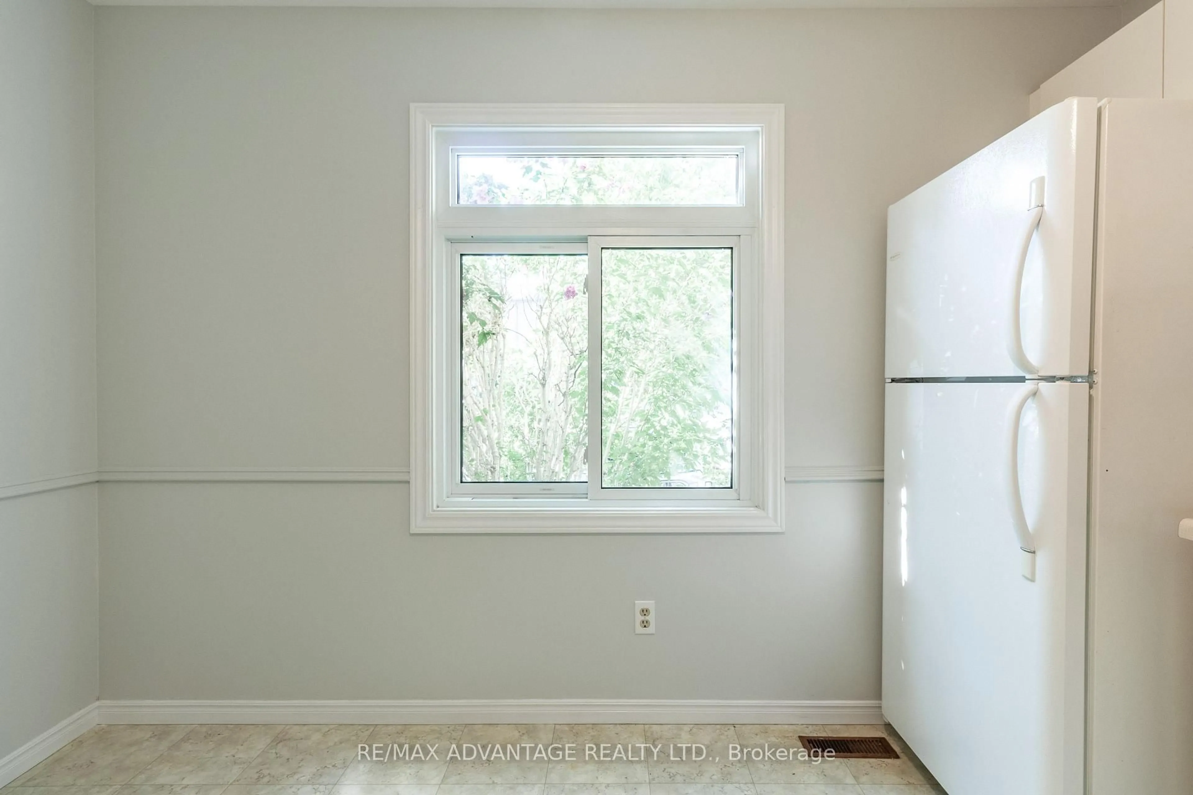 A pic of a room for 1294 Byron Baseline Rd #4, London South Ontario N6K 4G8