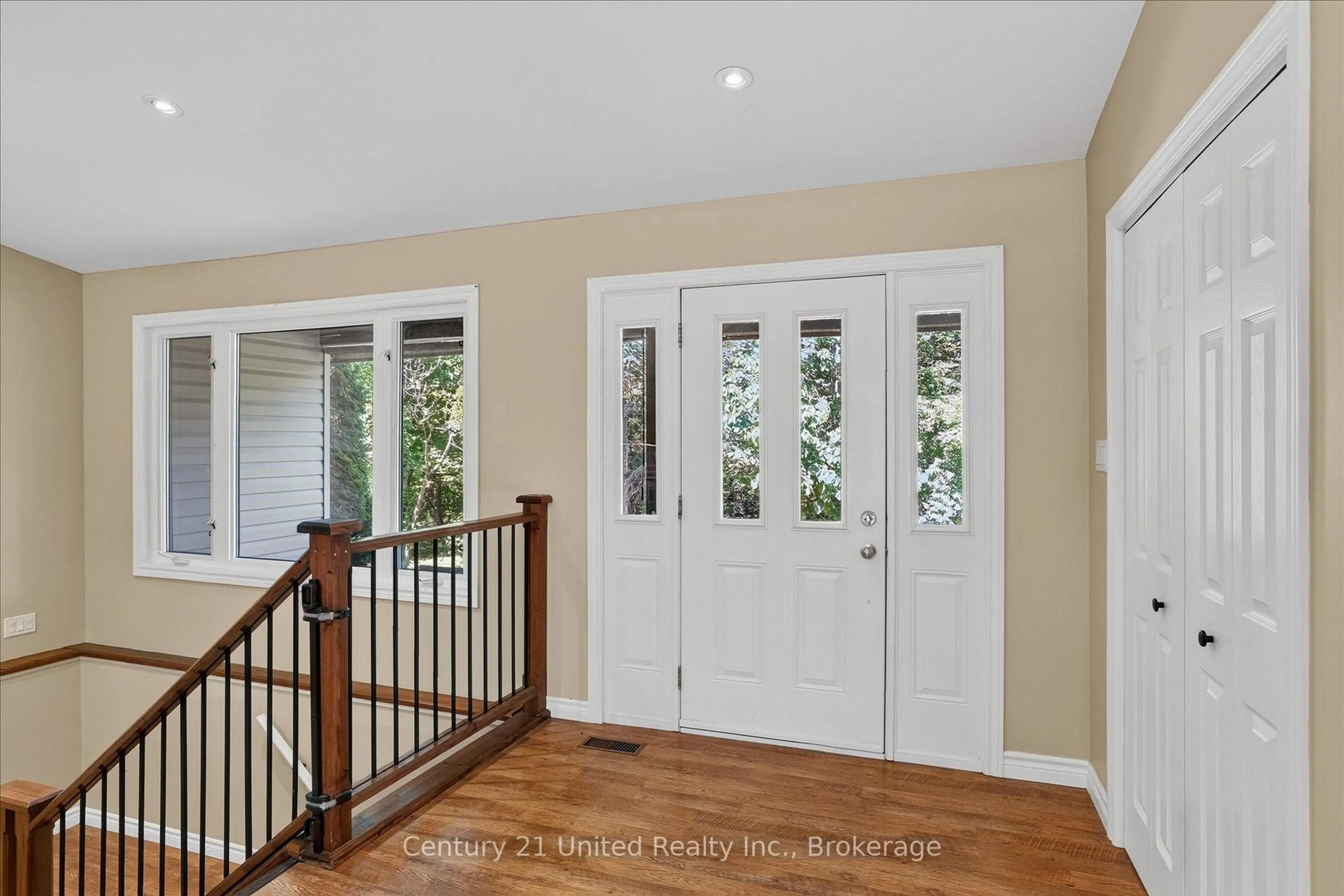 Indoor entryway for 923 Rock Rd, Douro-Dummer Ontario K0L 3A0