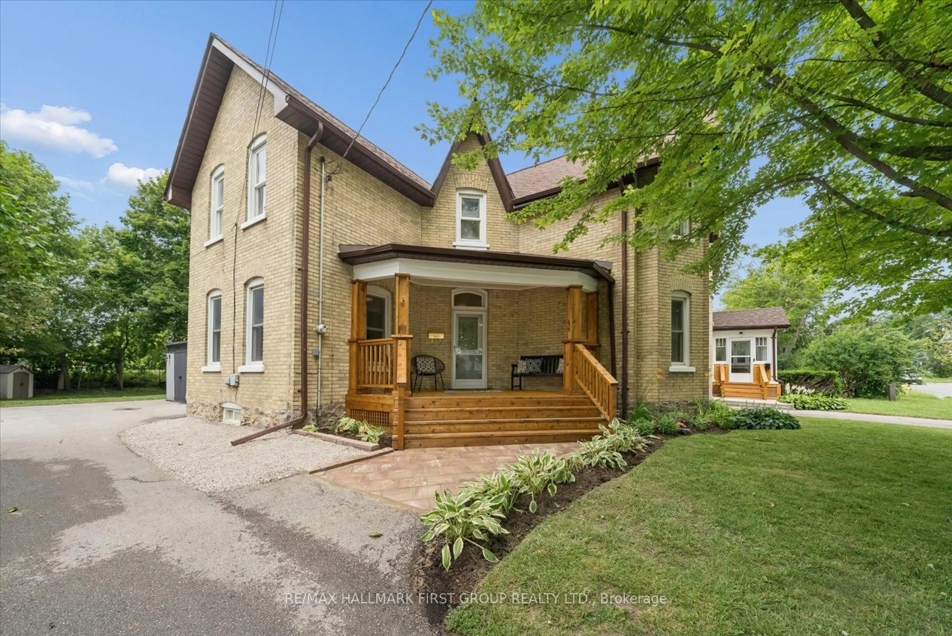 Home with brick exterior material, street for 33 Adelaide St, Kawartha Lakes Ontario K9V 4K8
