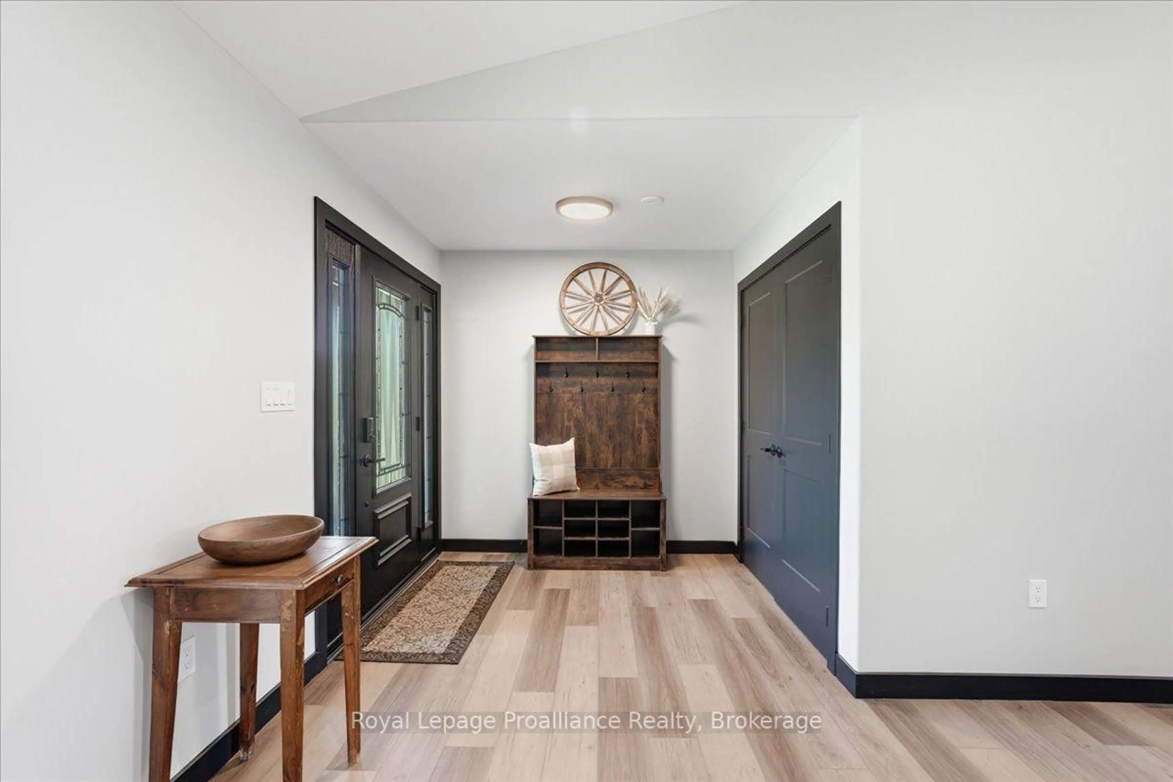 Indoor entryway for 82 Conchie Rd, Tweed Ontario K0K 3J0