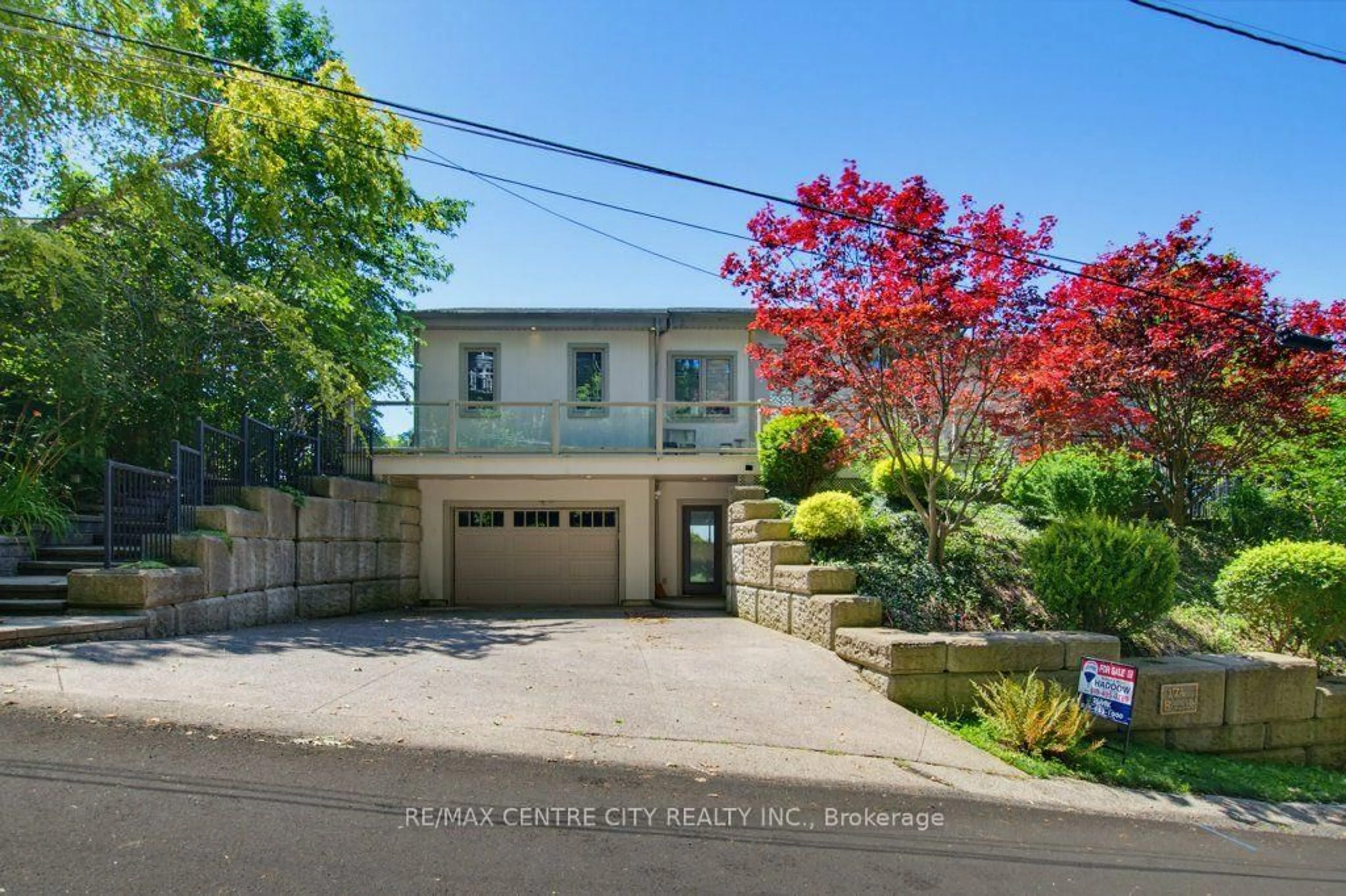 A pic from outside/outdoor area/front of a property/back of a property/a pic from drone, street for 174 Brayside St, Central Elgin Ontario N5L 1A2