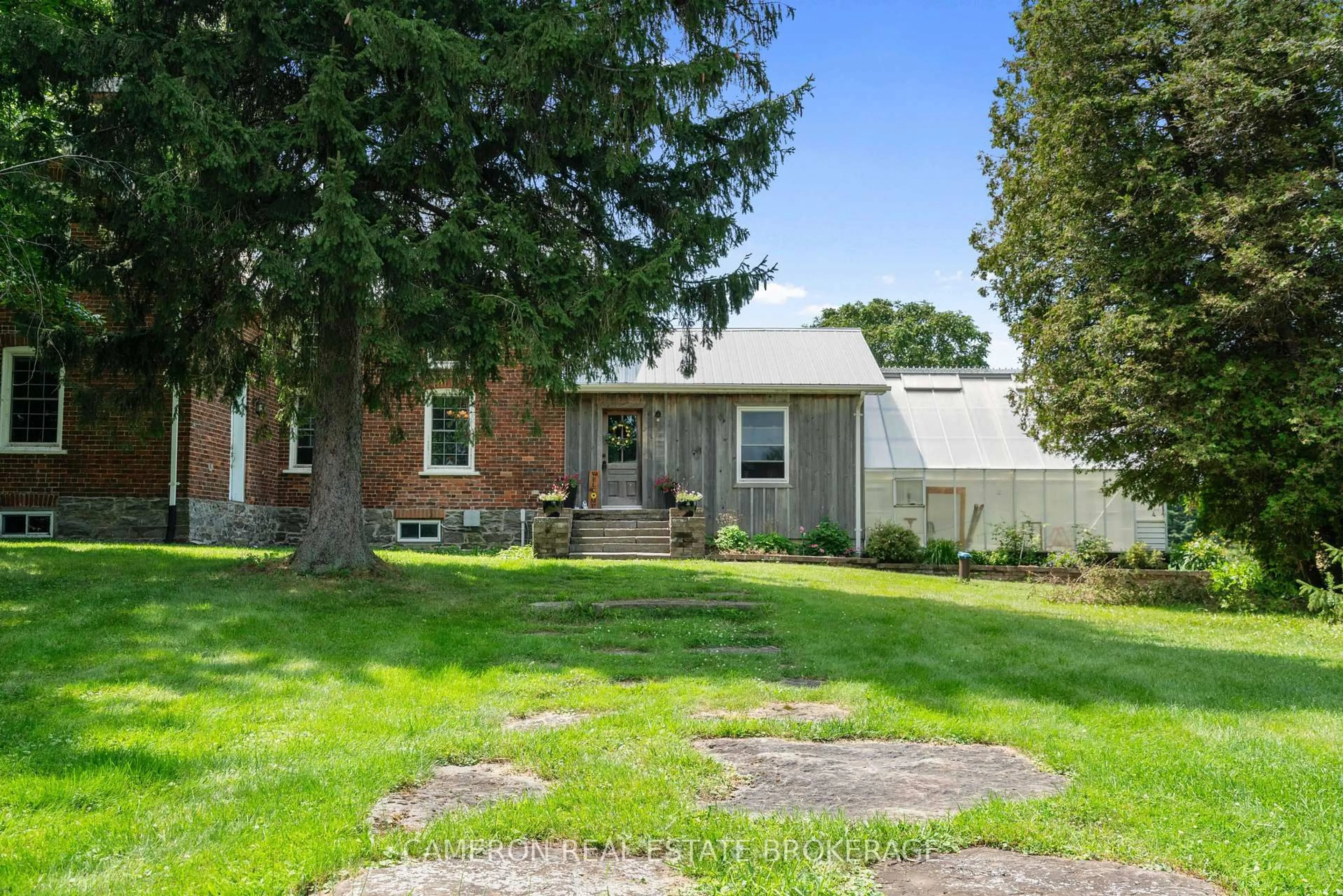 A pic from outside/outdoor area/front of a property/back of a property/a pic from drone, street for 37 Duncan St, South Glengarry Ontario K0C 1N0