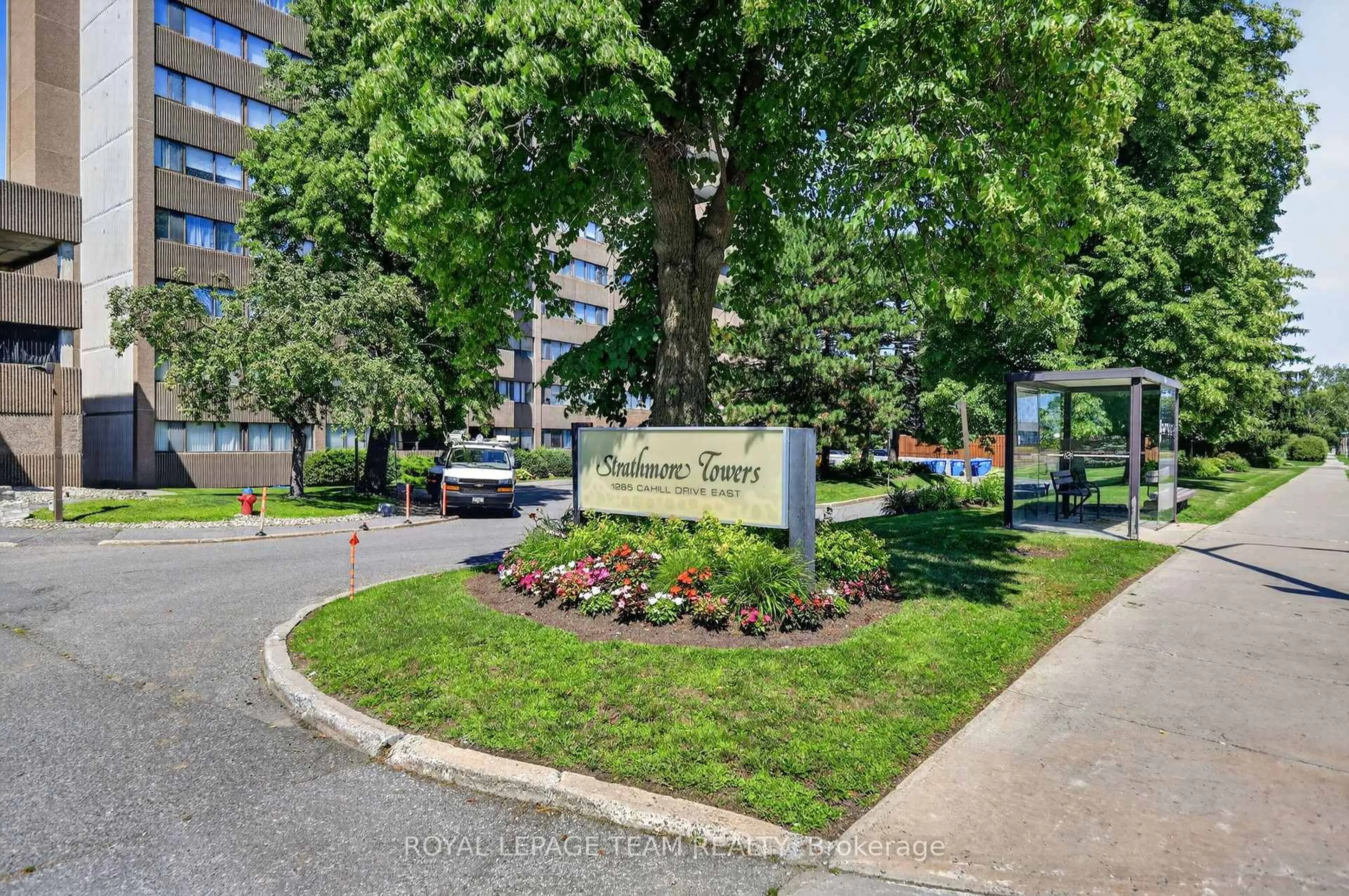 Indoor foyer for 1285 Cahill Dr #705, Ottawa Ontario K1V 9A7