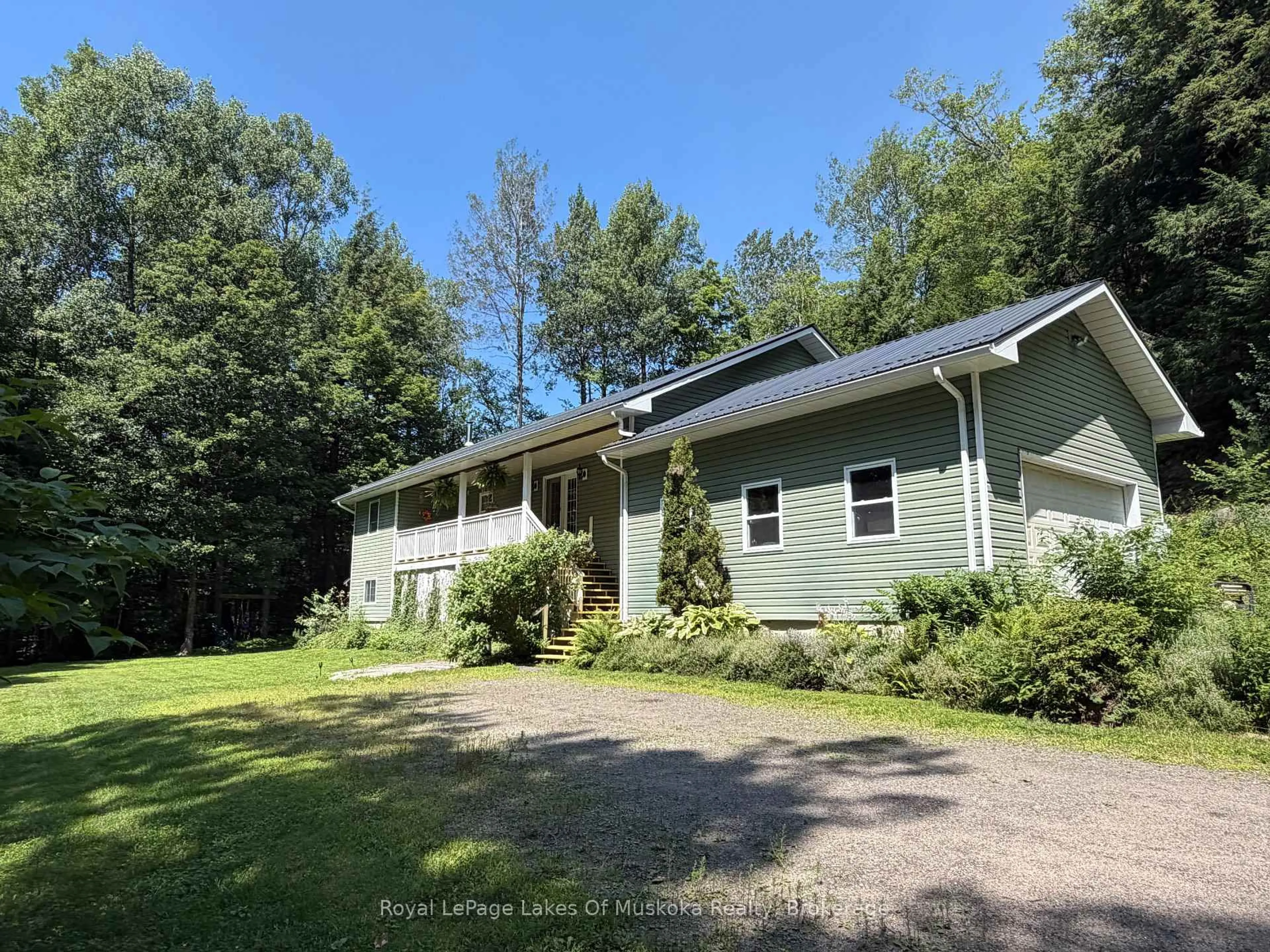 A pic from outside/outdoor area/front of a property/back of a property/a pic from drone, unknown for 1185 Miriam Dr, Bracebridge Ontario P1L 1X1