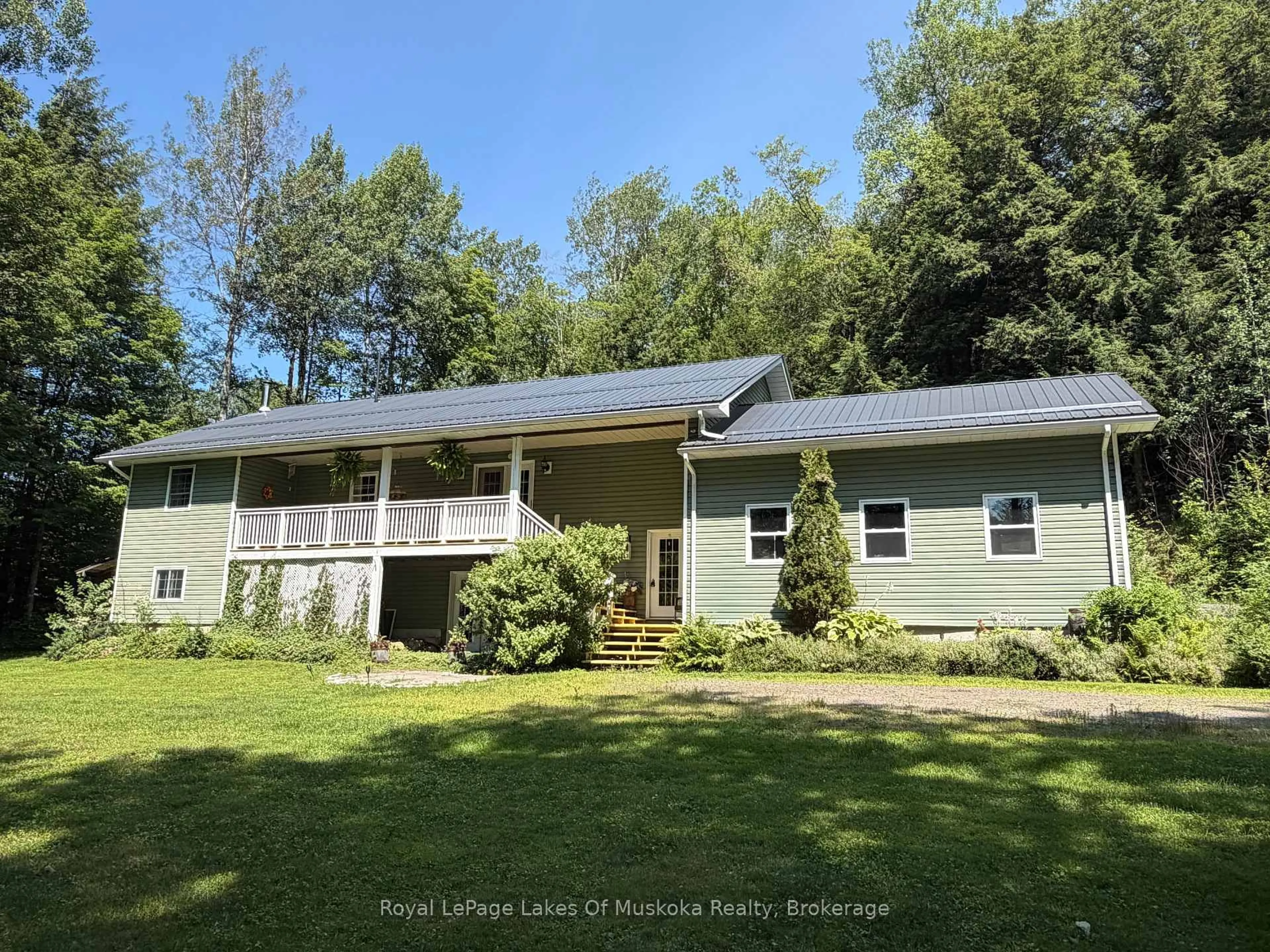 A pic from outside/outdoor area/front of a property/back of a property/a pic from drone, water/lake/river/ocean view for 1185 Miriam Dr, Bracebridge Ontario P1L 1X1