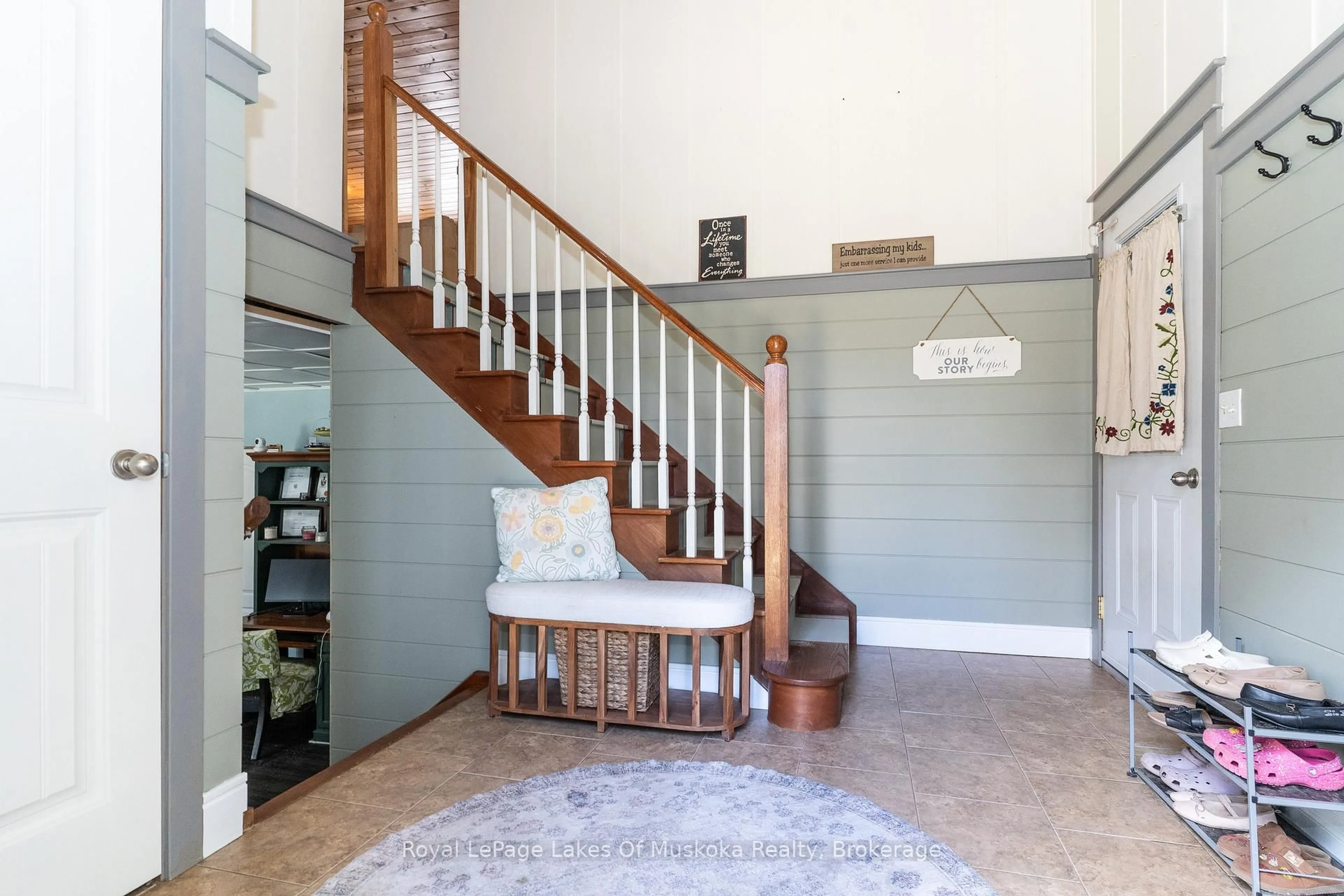 Indoor entryway for 1185 Miriam Dr, Bracebridge Ontario P1L 1X1