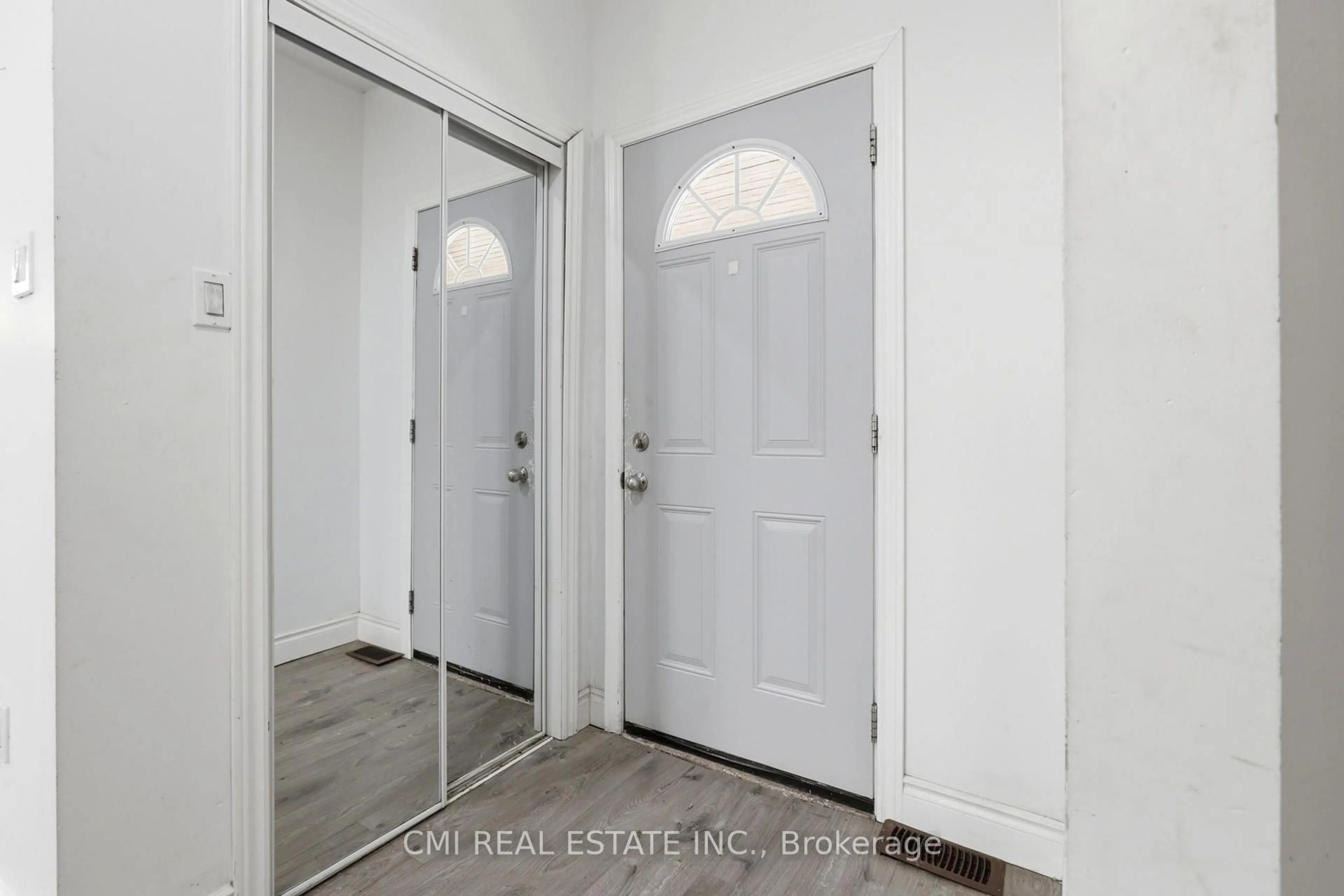 Indoor entryway for 255 Hall Ave, Windsor Ontario N9A 2L5