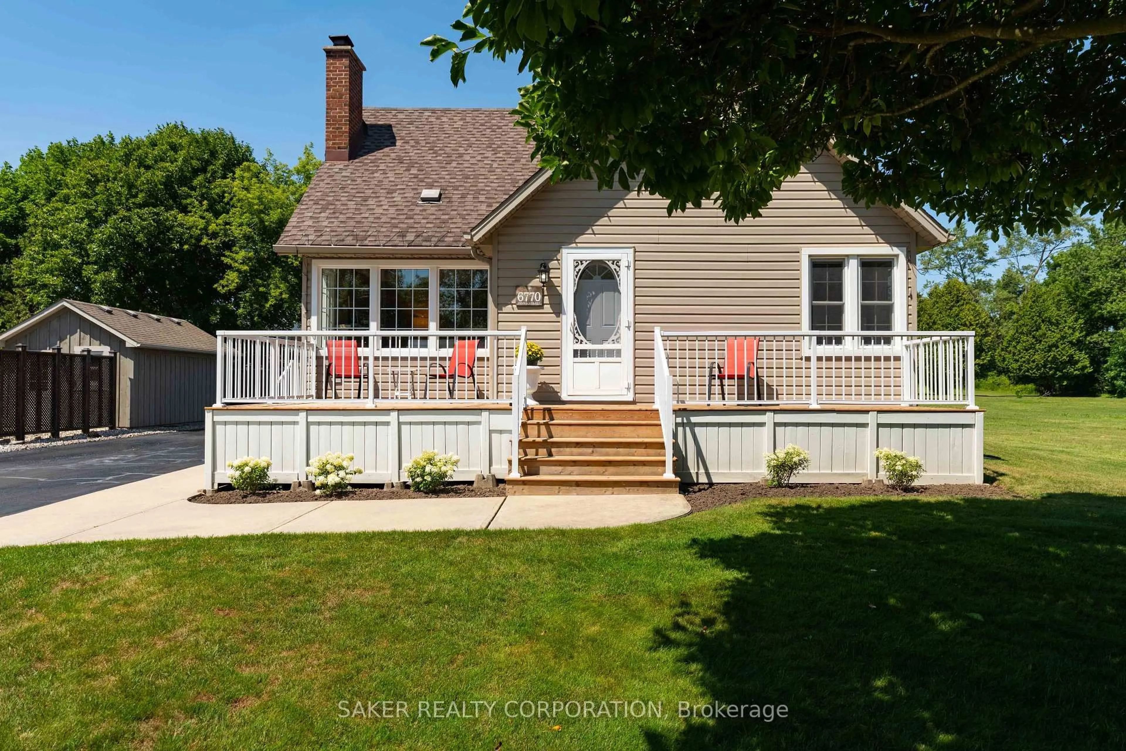 Home with vinyl exterior material, street for 6770 James St, London South Ontario N6P 1A4