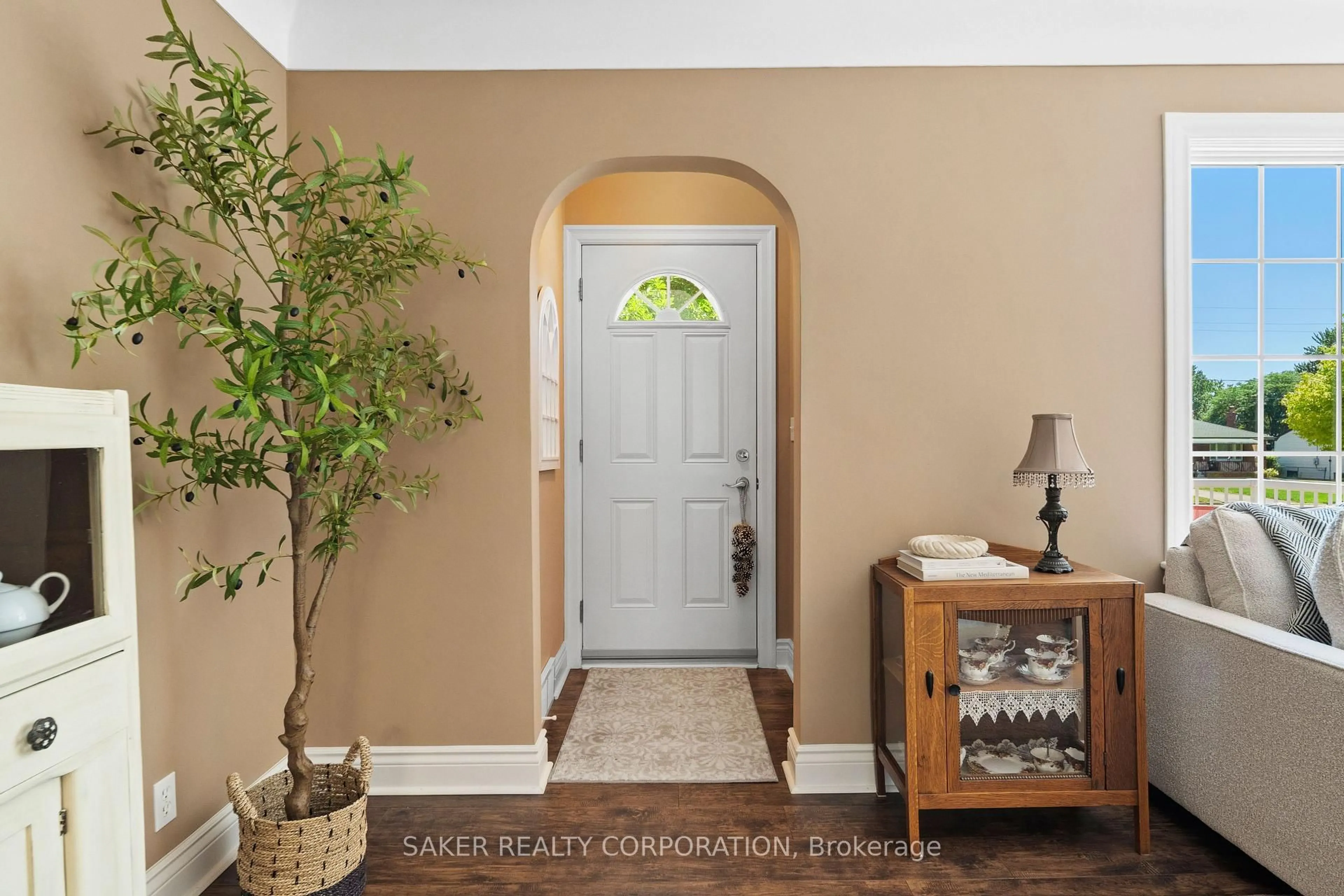 Indoor entryway for 6770 James St, London South Ontario N6P 1A4
