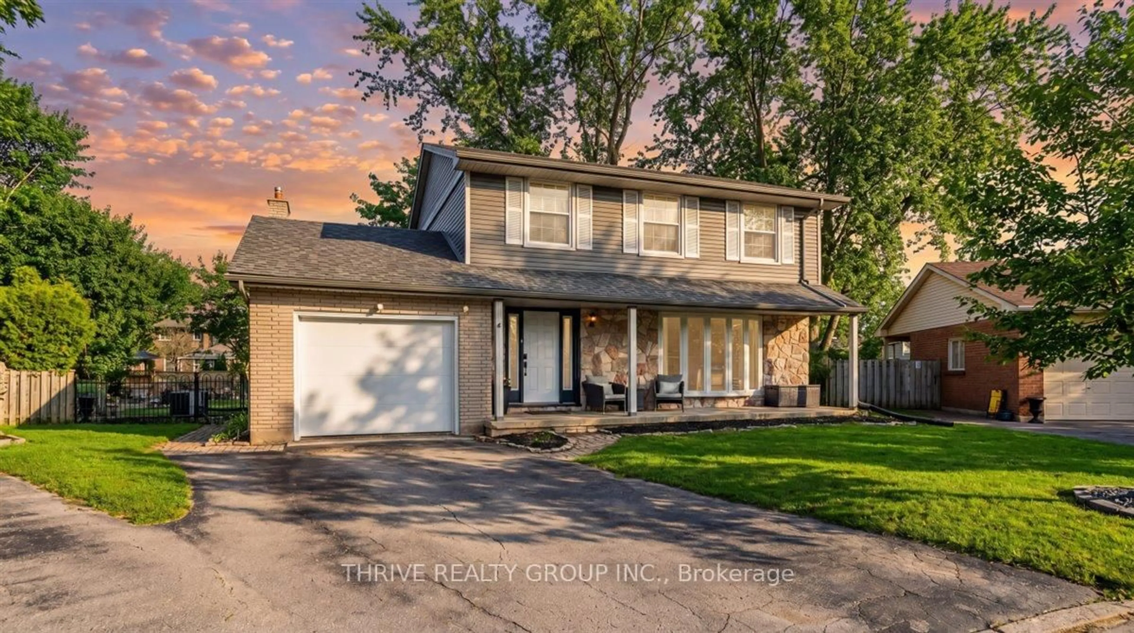 Home with vinyl exterior material, street for 19 Kendall Crt, London North Ontario N5X 1E4