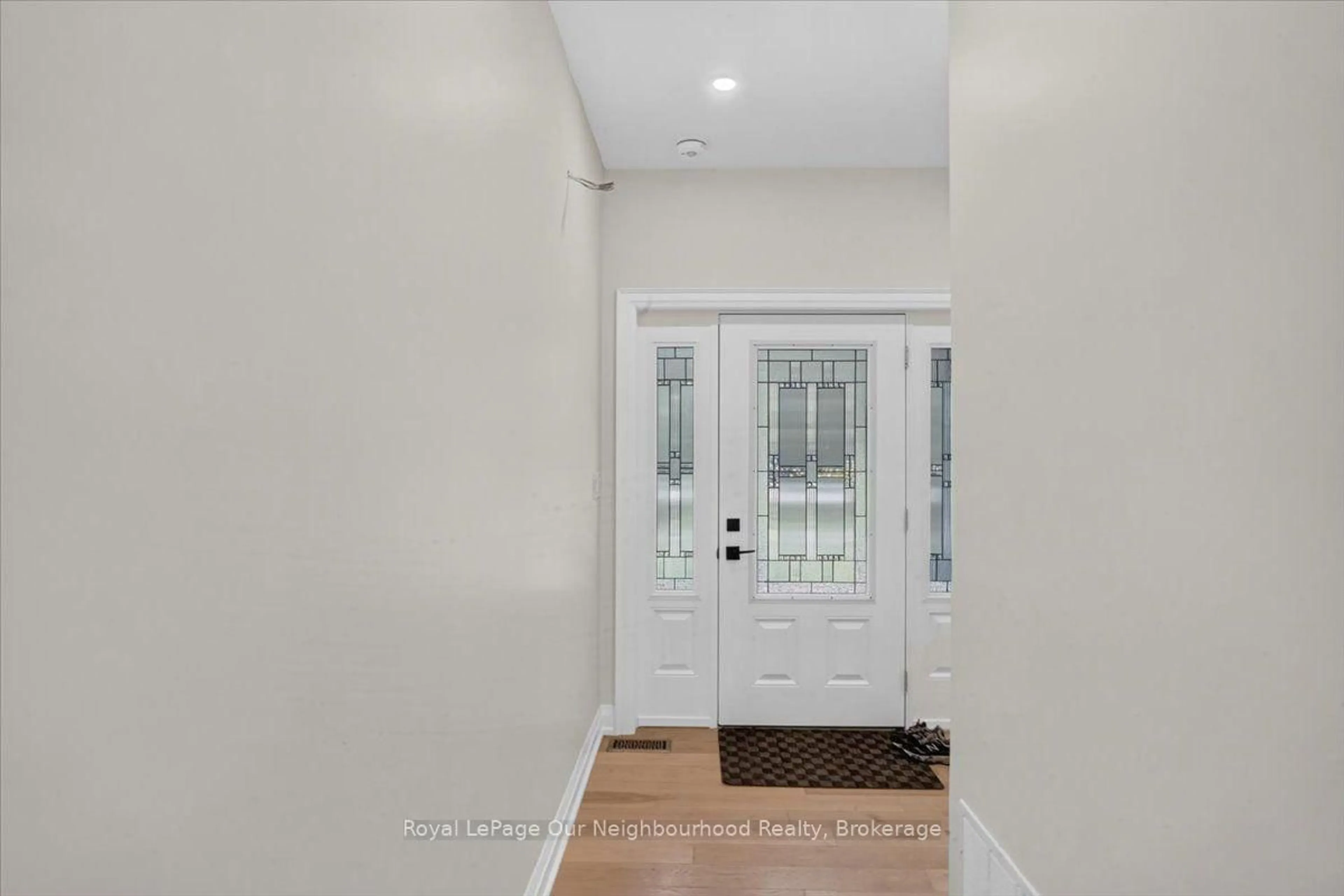 Indoor entryway for 105 Edwina Dr, Trent Lakes Ontario K0M 1A0