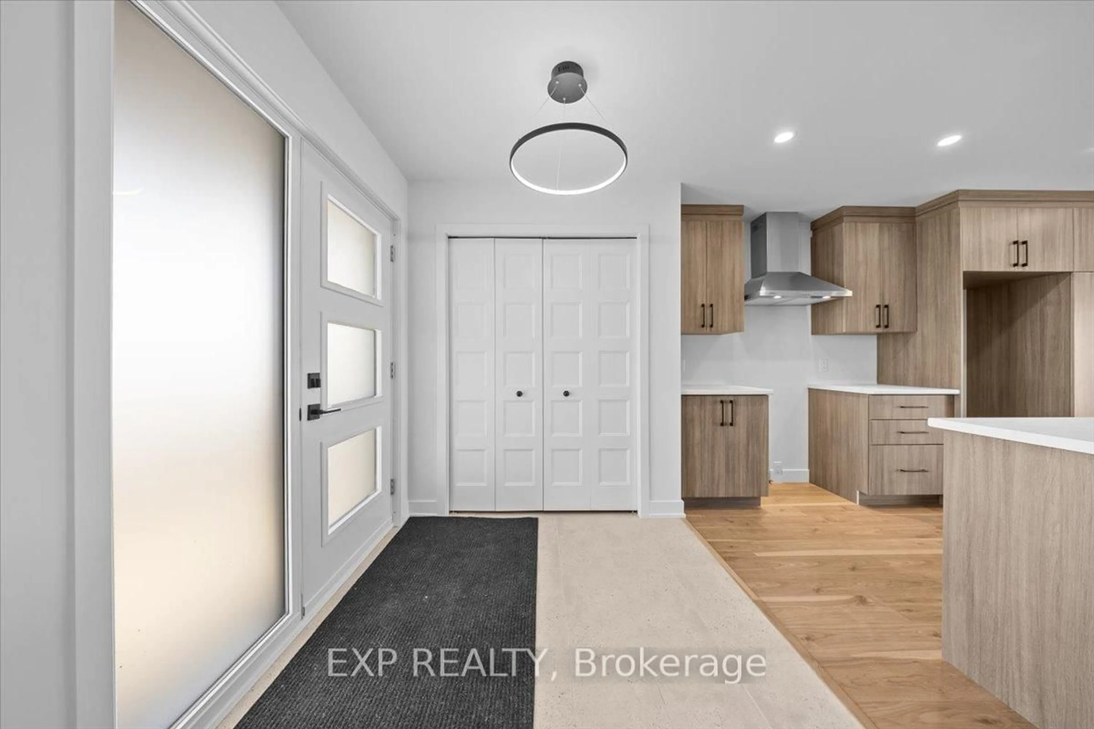 Indoor entryway for 231 Carpe St, Casselman Ontario K0A 1M0