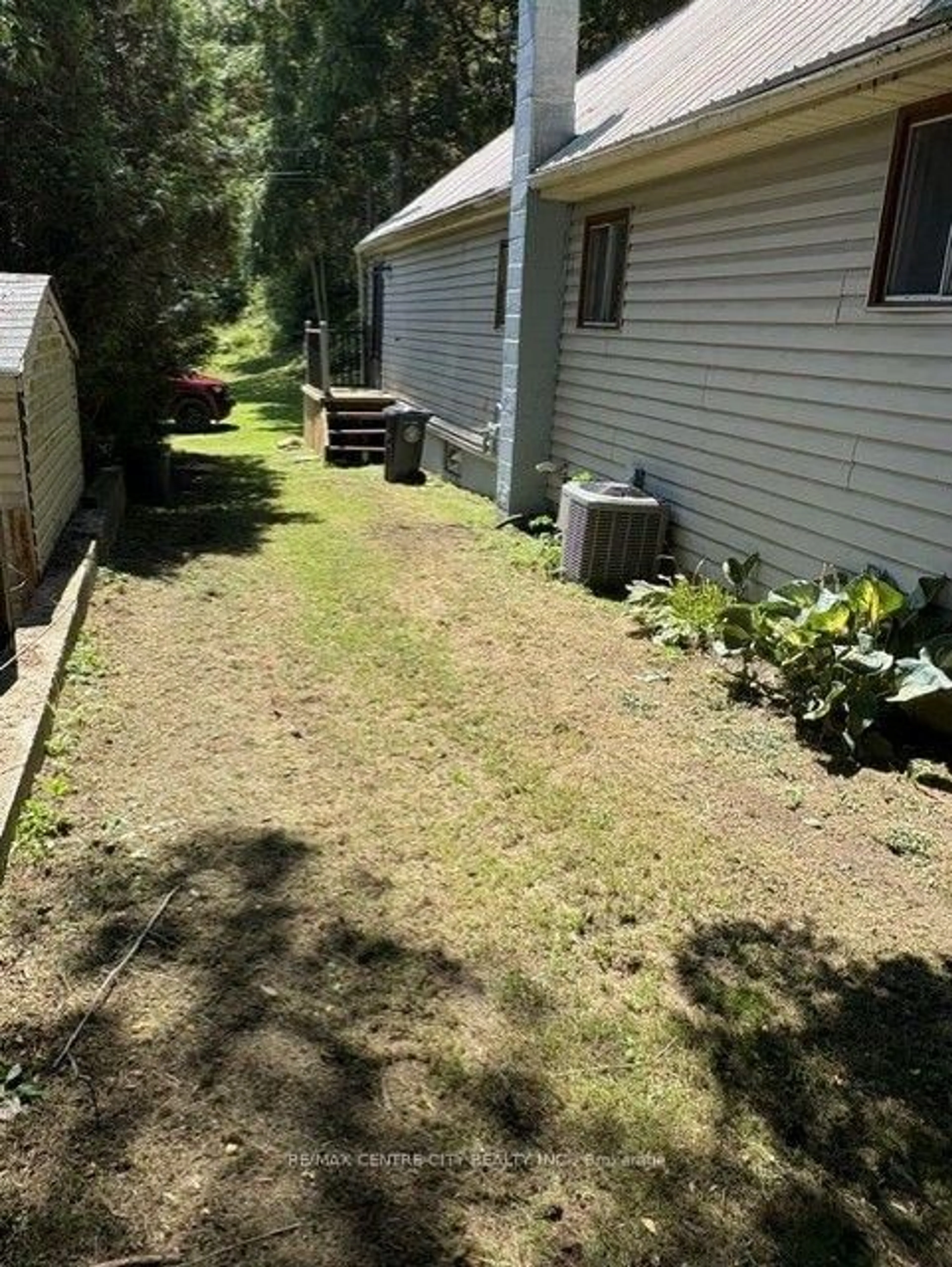 A pic from outside/outdoor area/front of a property/back of a property/a pic from drone, street for 345 Smith St, Central Elgin Ontario N5L 1C6