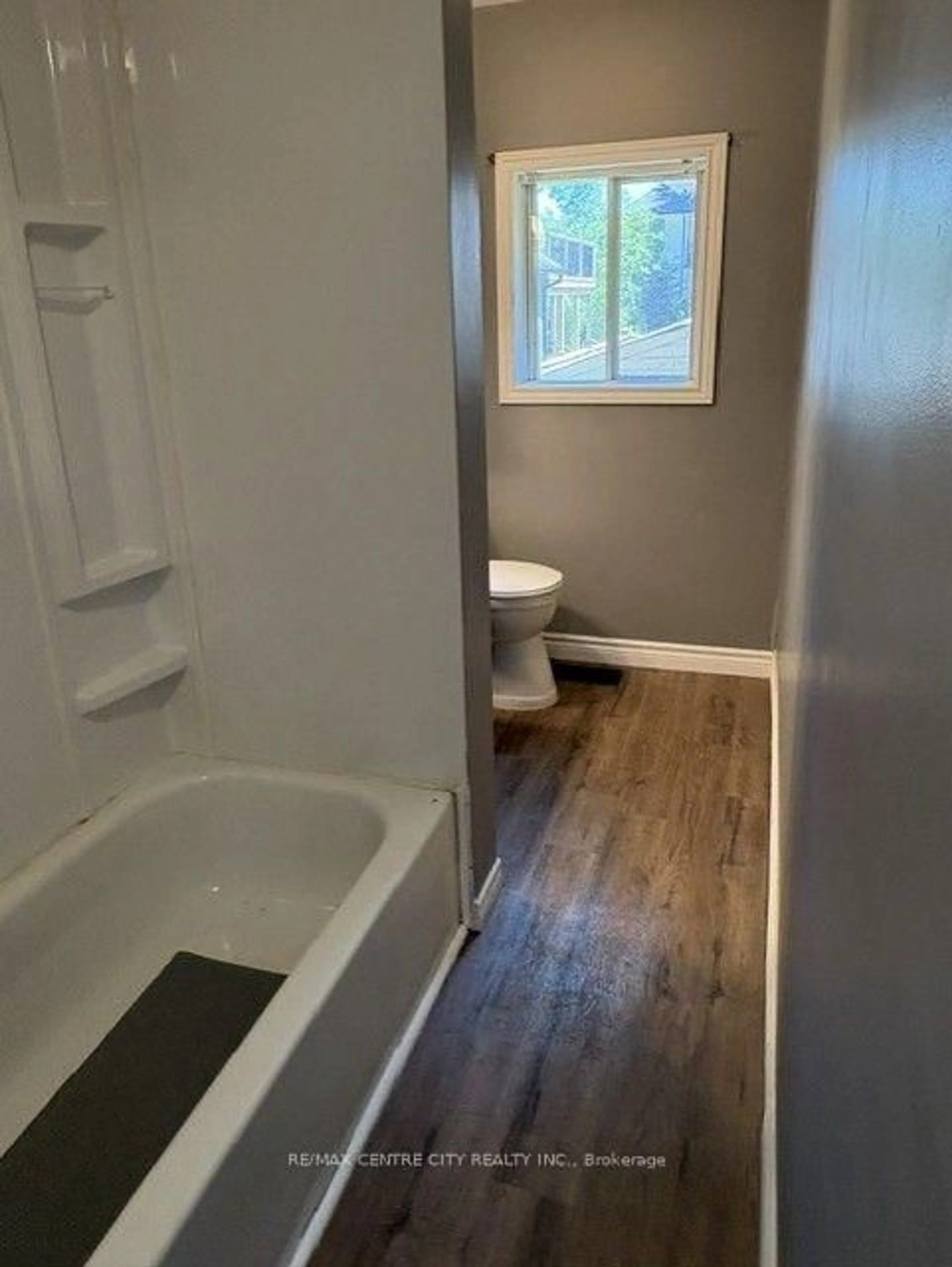 A pic of a room for 345 Smith St, Central Elgin Ontario N5L 1C6