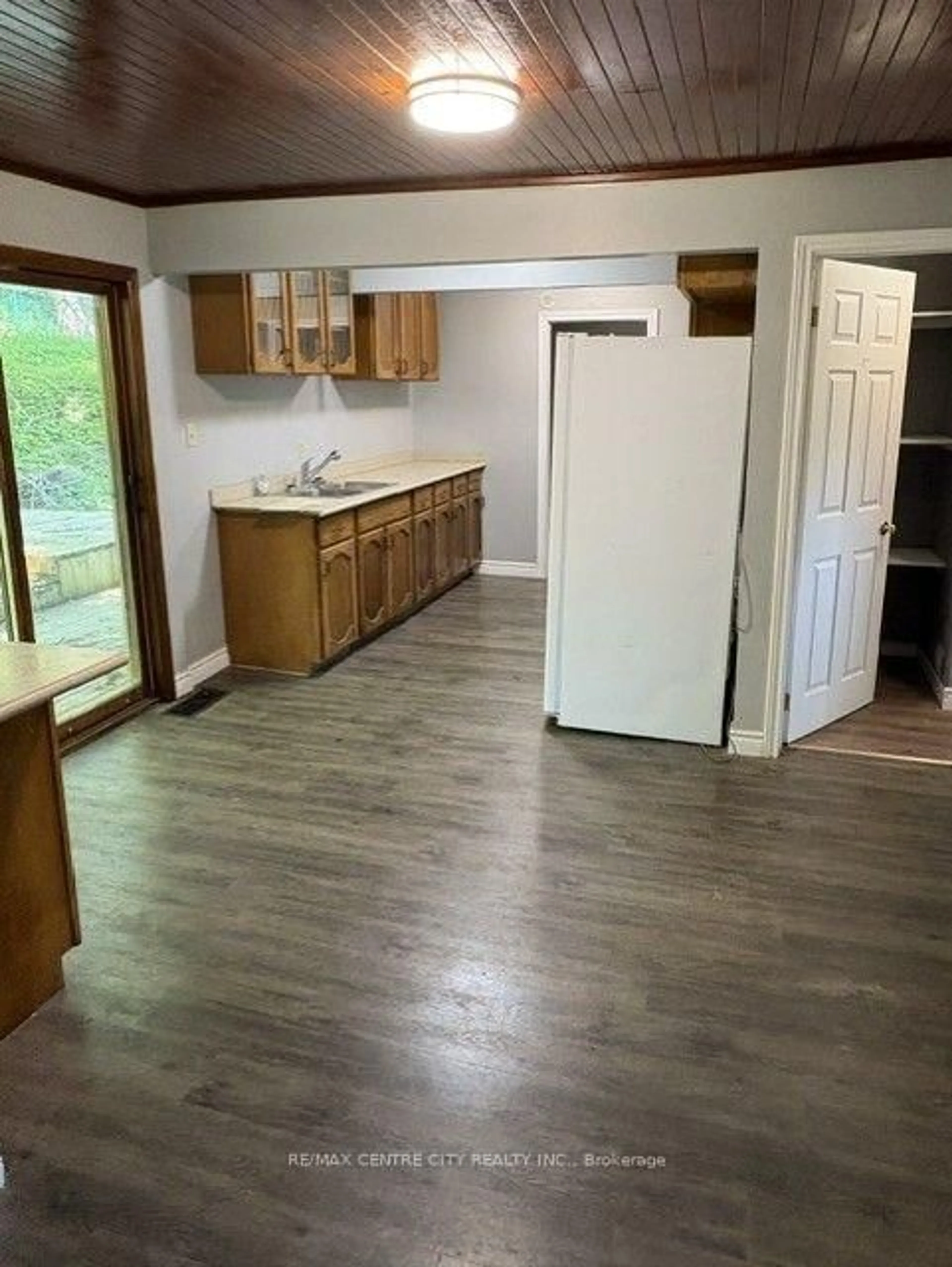 A pic of a room for 345 Smith St, Central Elgin Ontario N5L 1C6