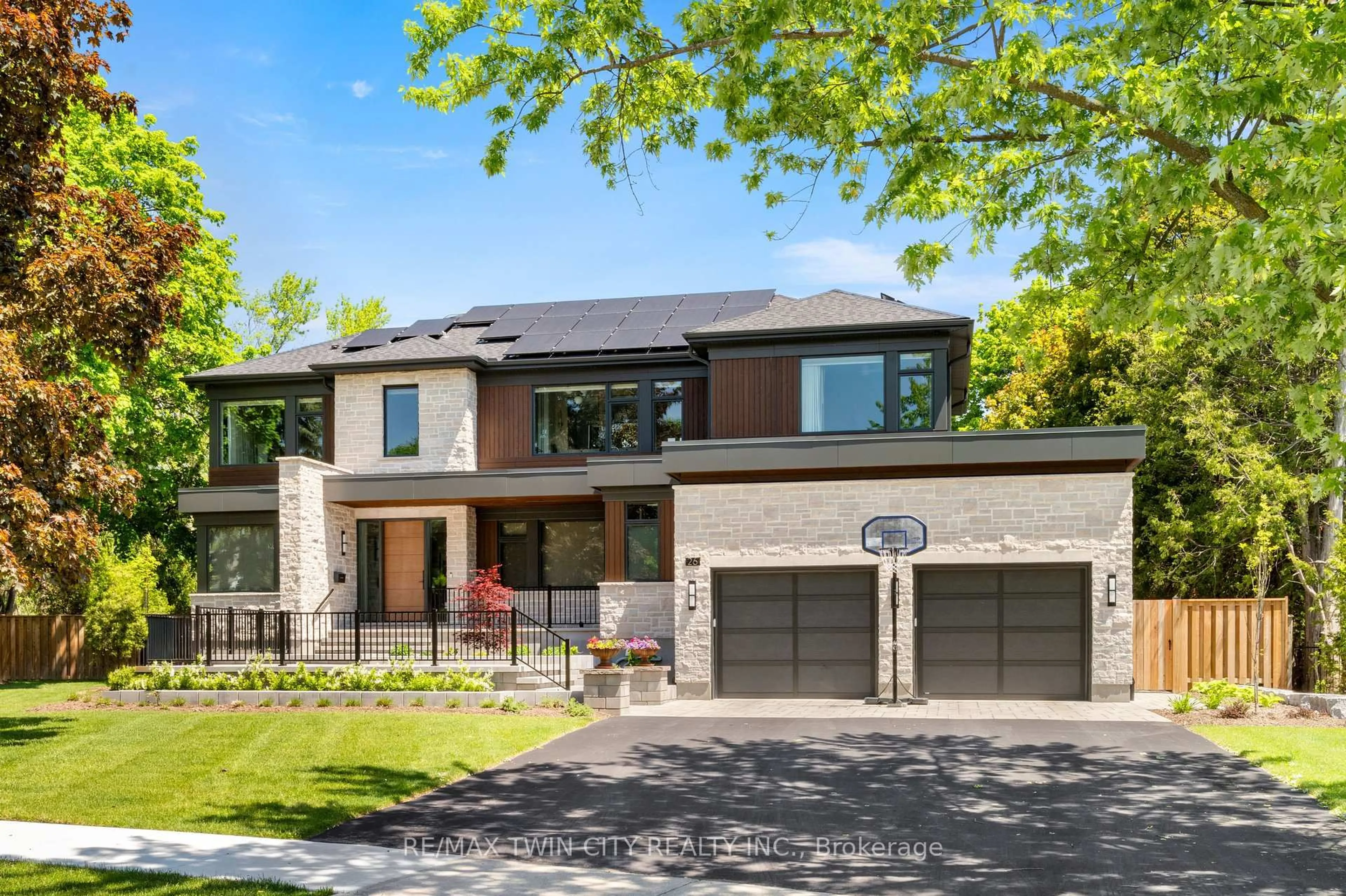 Home with brick exterior material, street for 26 Golfview Pl, Kitchener Ontario N2M 2Y2