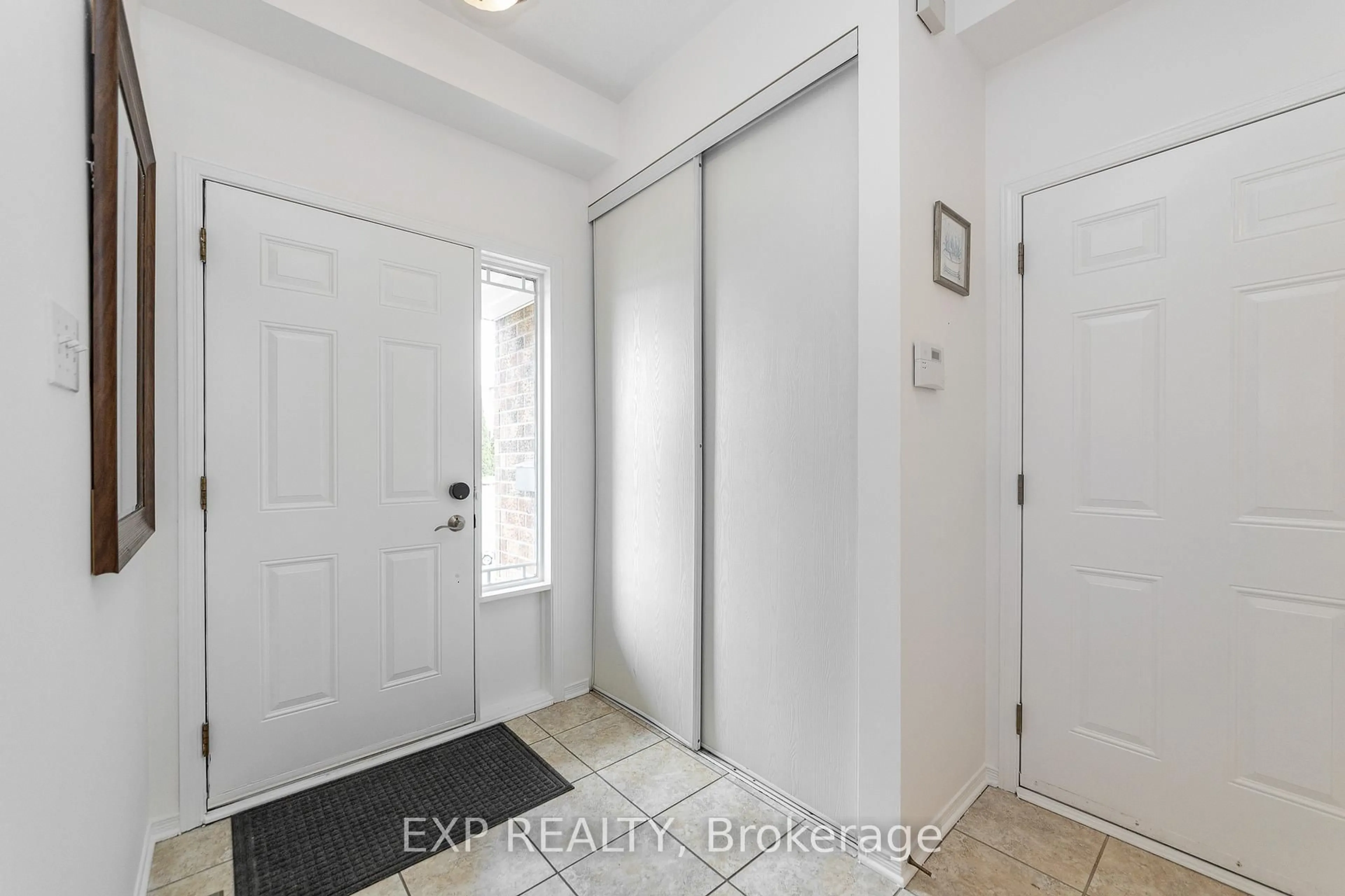 Indoor entryway for 221 Northwind St, Ottawa Ontario K4A 5G3