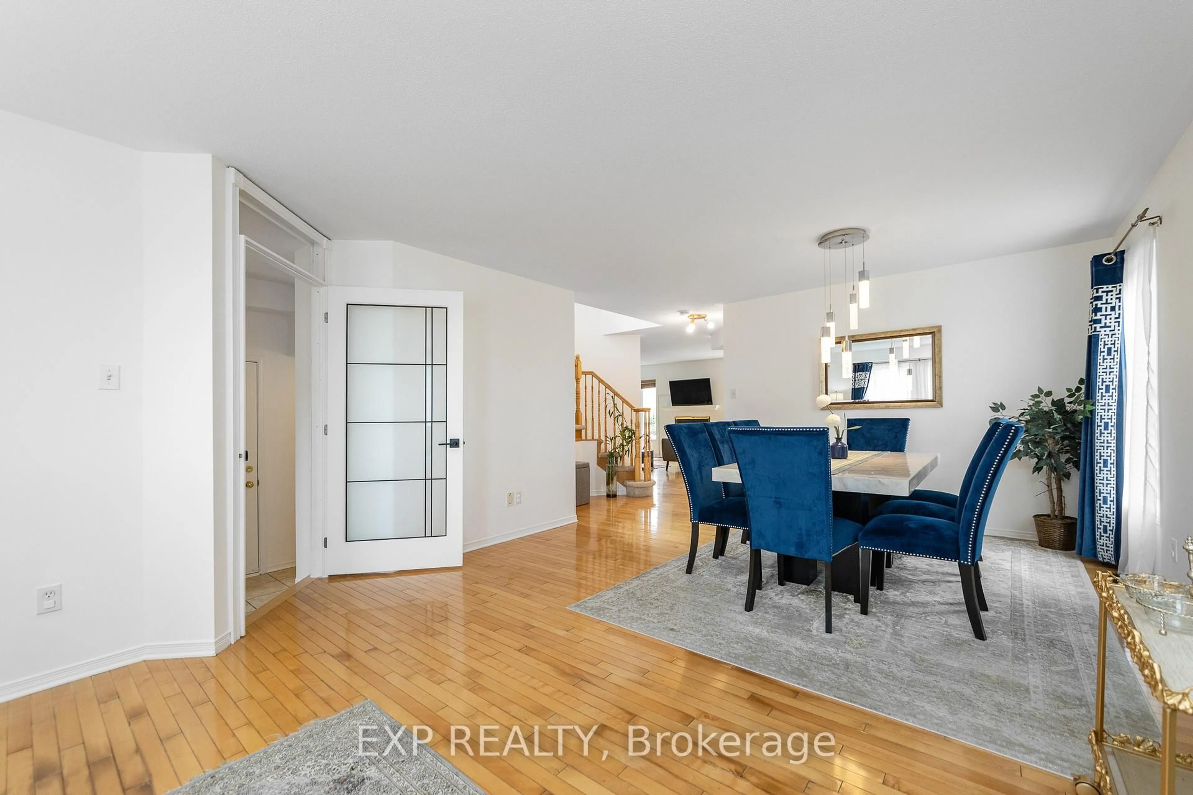 Dining room, wood/laminate floor for 221 Northwind St, Ottawa Ontario K4A 5G3