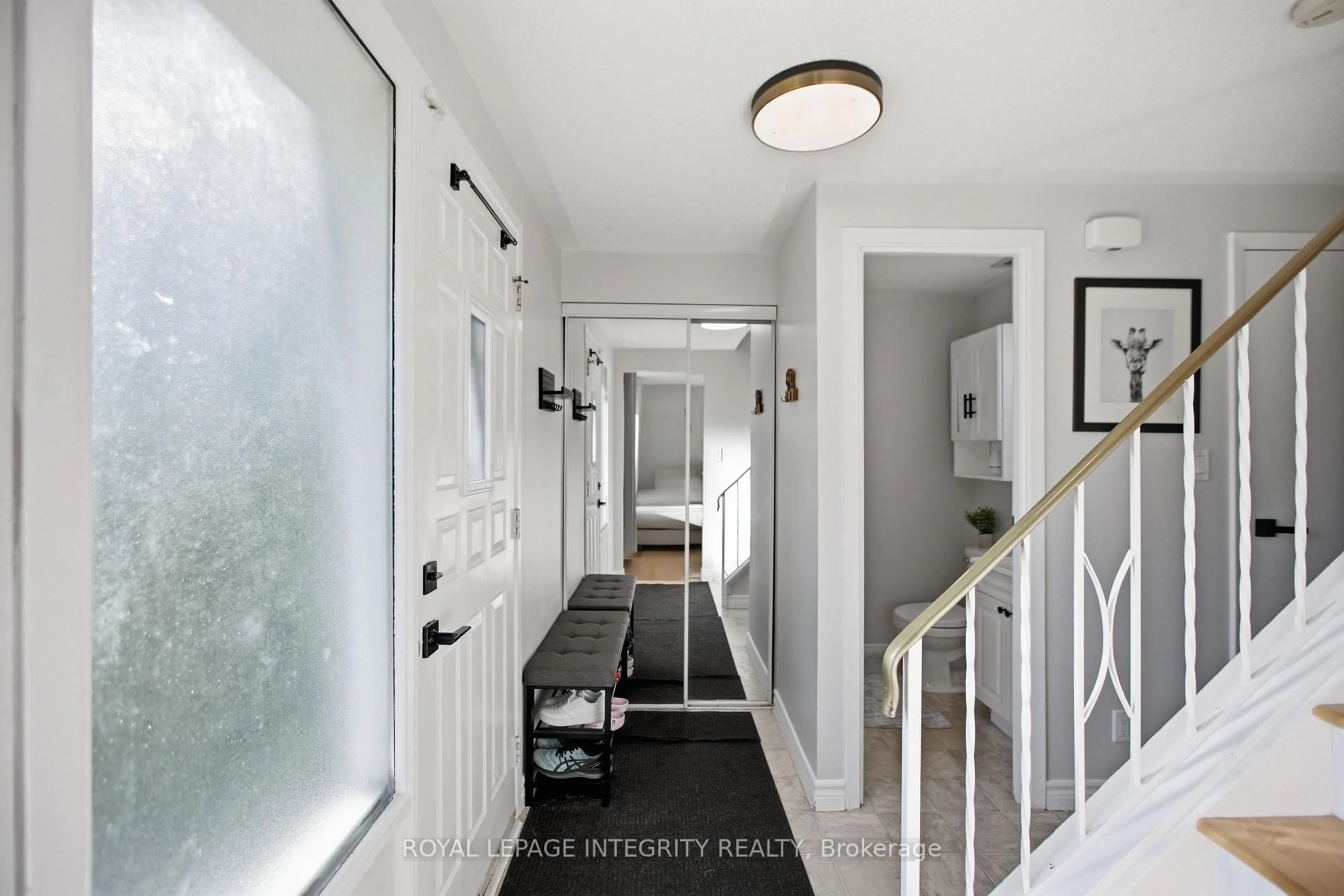 Indoor entryway for 1544K Beaverpond Dr, Ottawa Ontario K1B 3R9