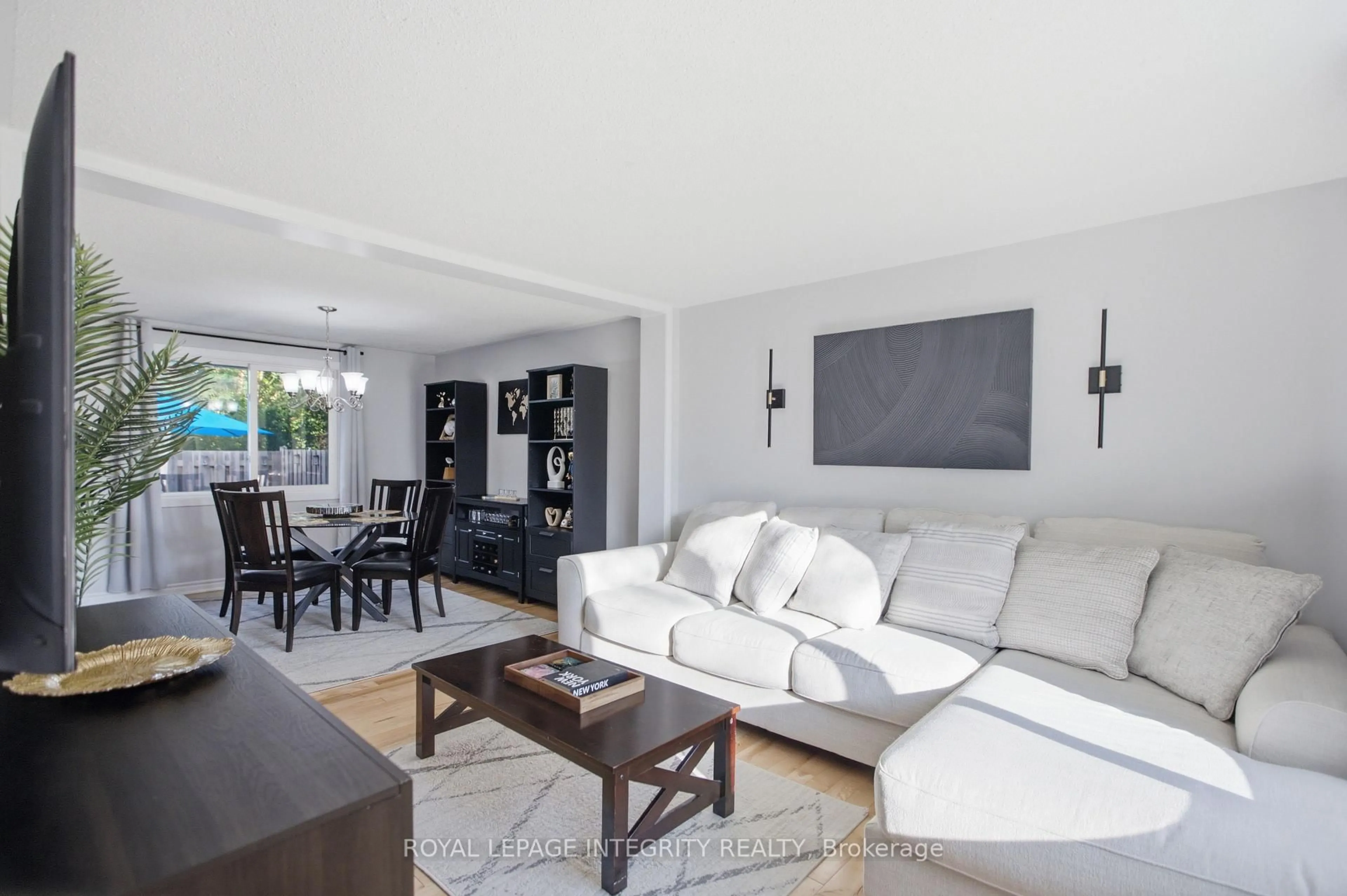 Living room with furniture, unknown for 1544K Beaverpond Dr, Ottawa Ontario K1B 3R9