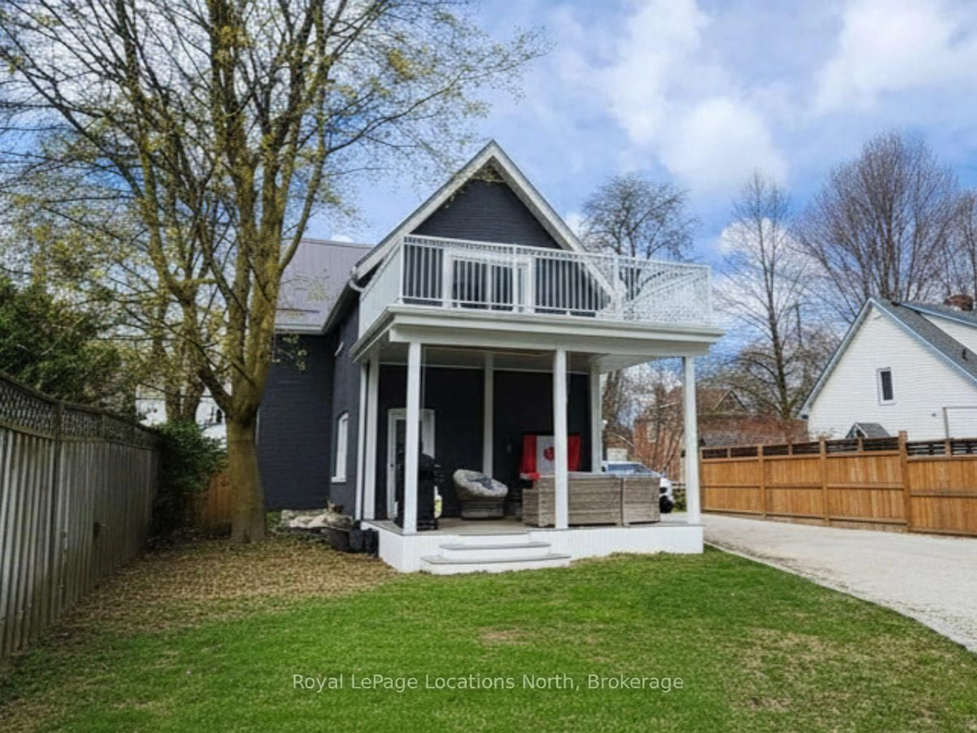 Home with vinyl exterior material, street for 1181 4th Ave, Owen Sound Ontario N4K 4W3