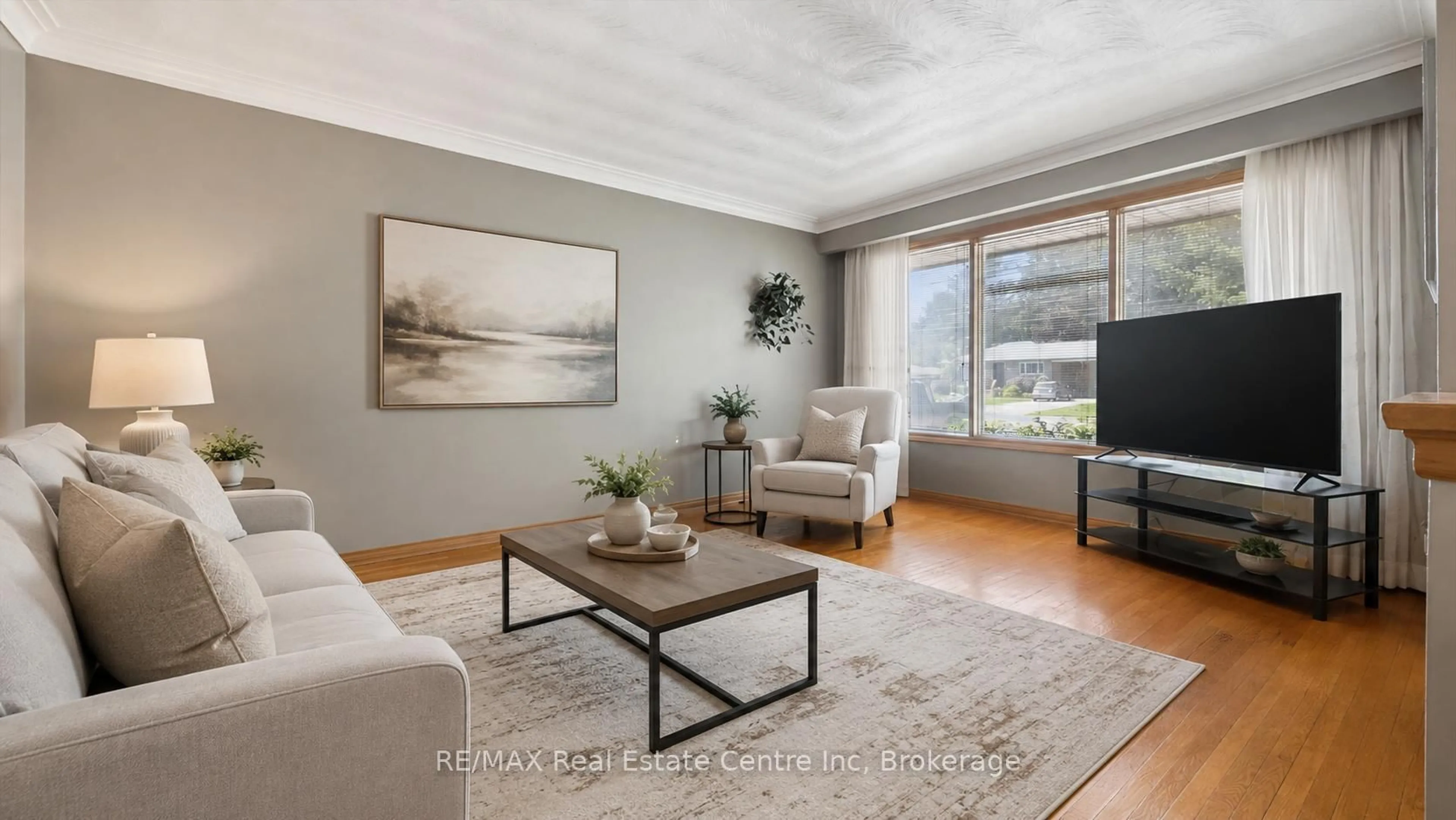 Living room with furniture, unknown for 289 SPEEDVALE Ave, Guelph Ontario N1E 1M8
