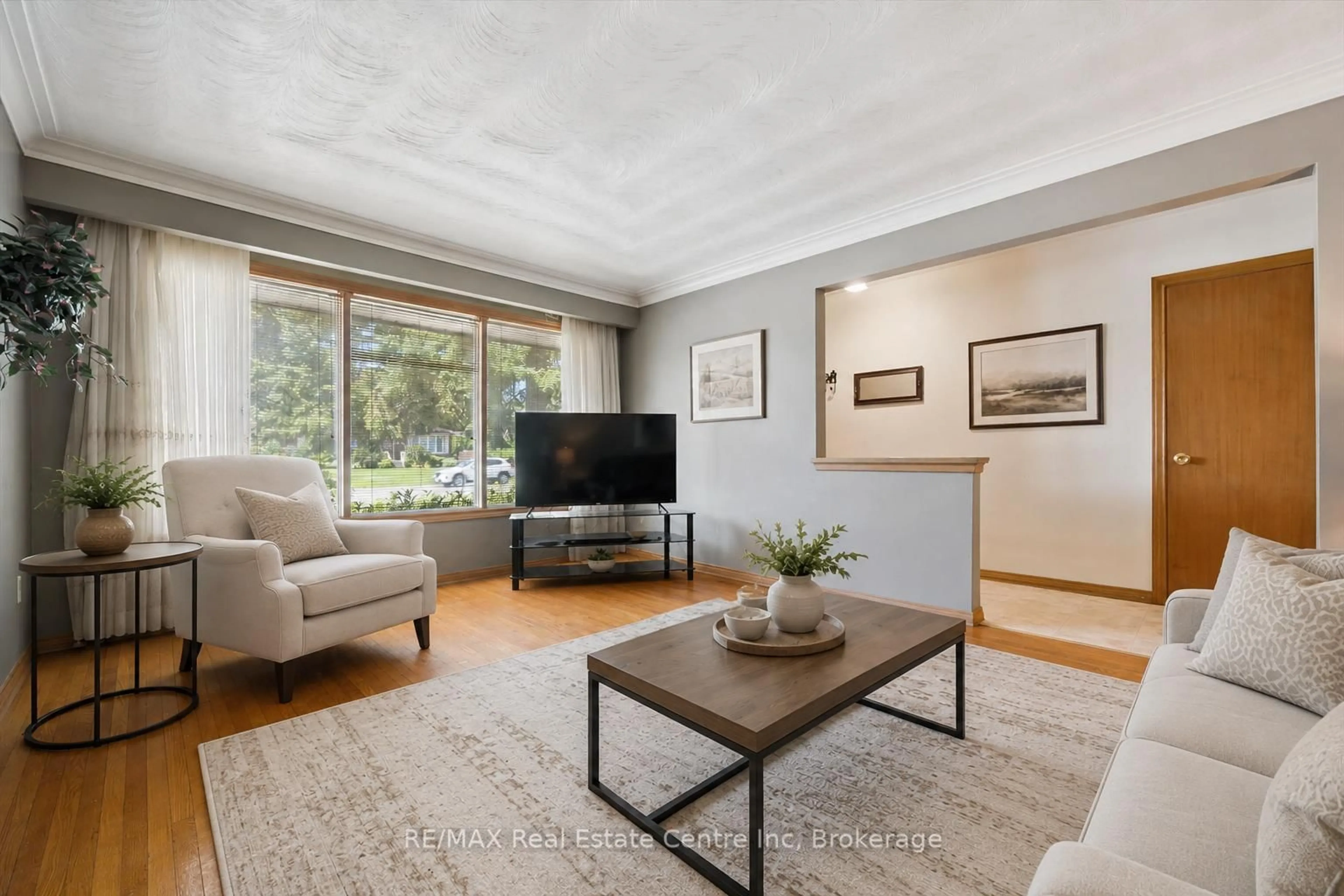 Living room with furniture, unknown for 289 SPEEDVALE Ave, Guelph Ontario N1E 1M8