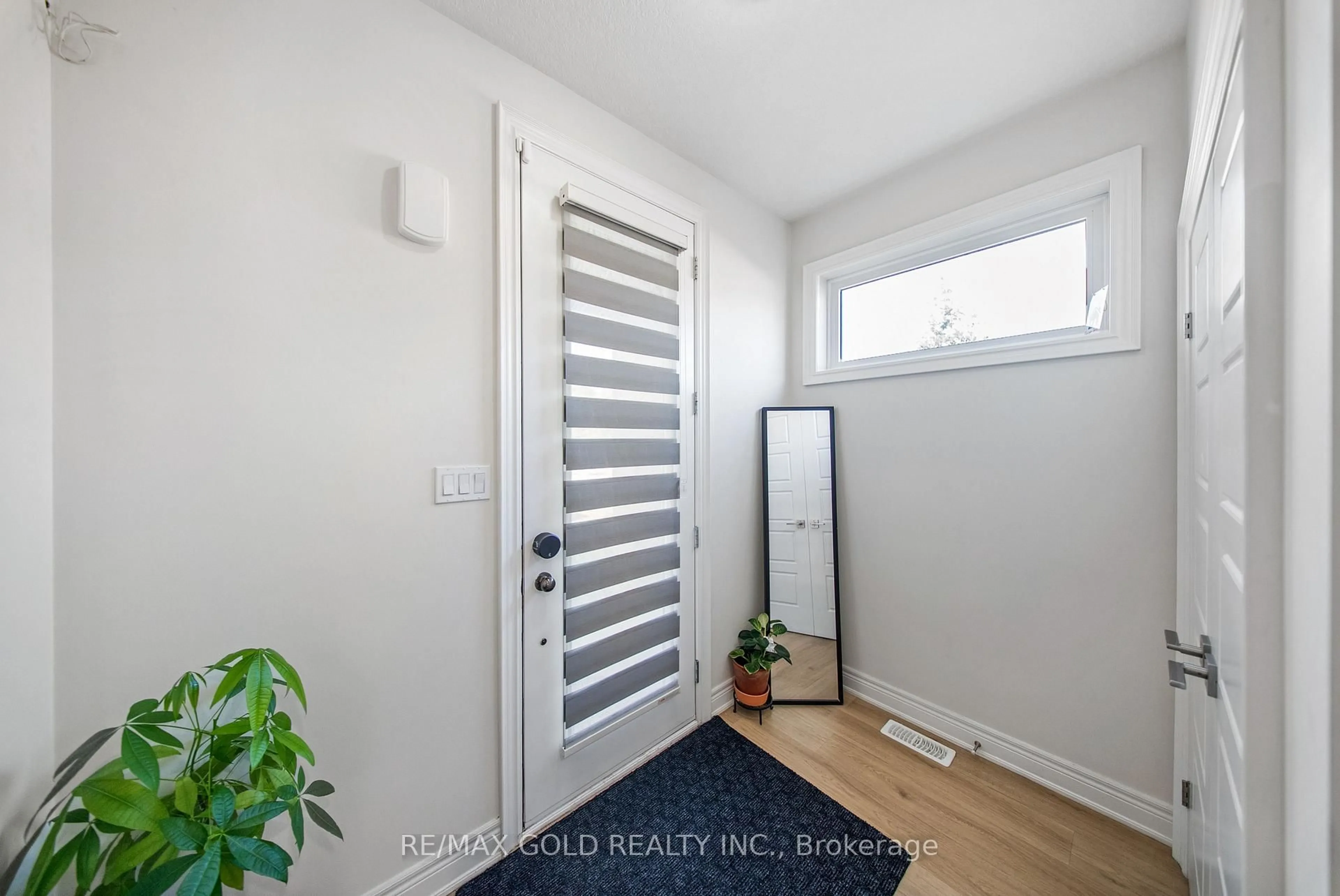Indoor entryway for 166 Mount Albion Rd #29, Hamilton Ontario L8K 5S8