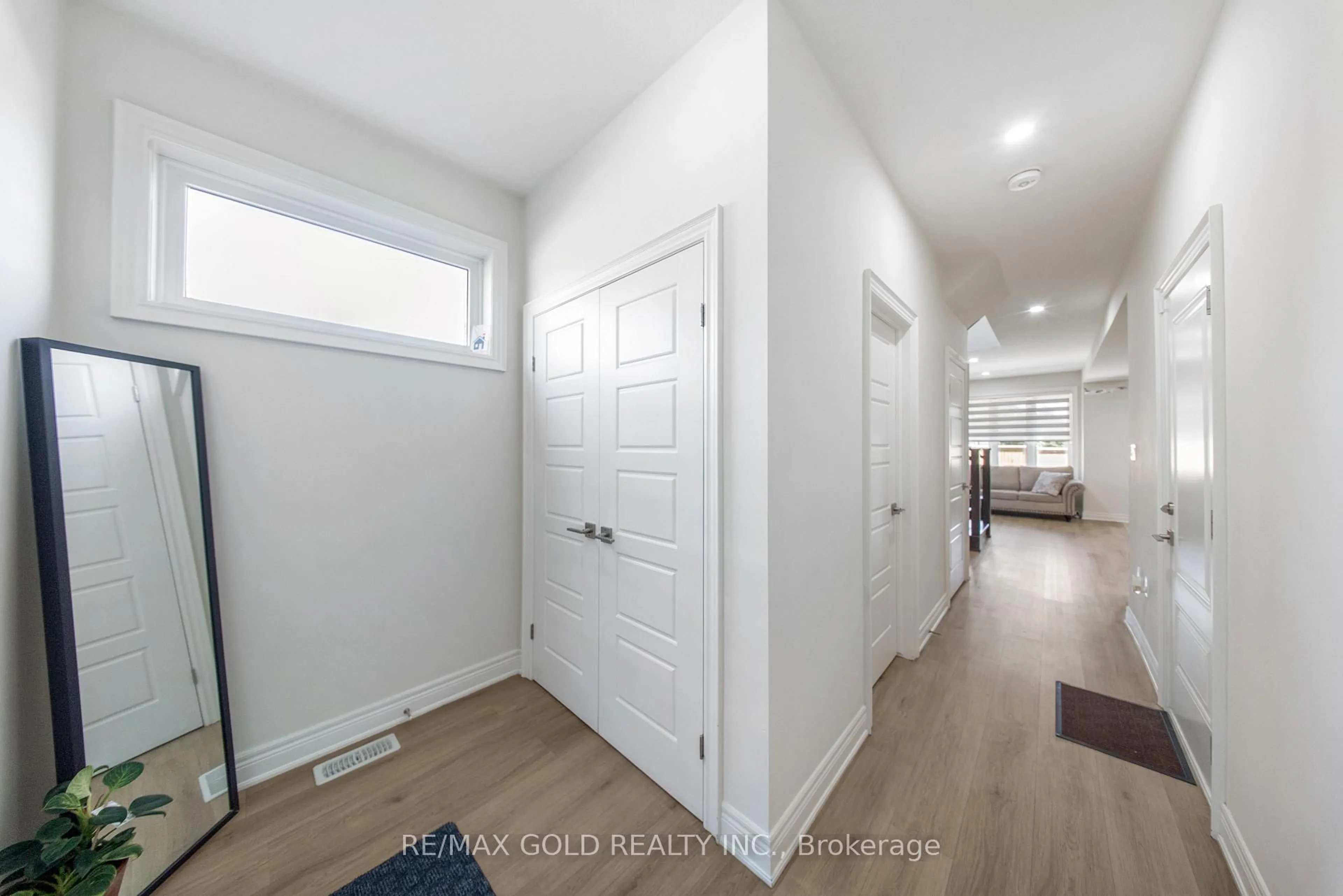 Indoor entryway for 166 Mount Albion Rd #29, Hamilton Ontario L8K 5S8