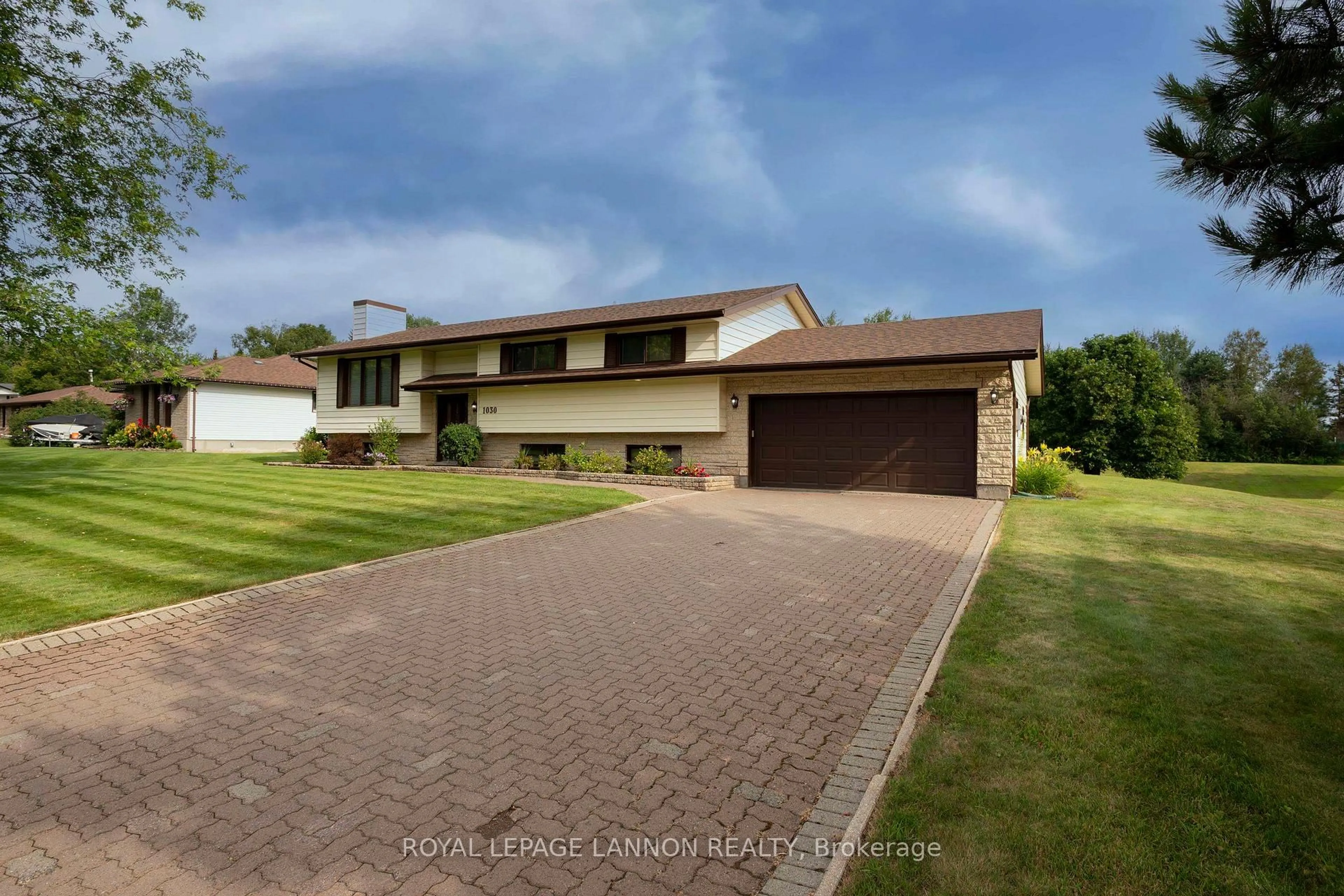 A pic from outside/outdoor area/front of a property/back of a property/a pic from drone, street for 1030 Brookview Pl, Thunder Bay Ontario P7J 1B2