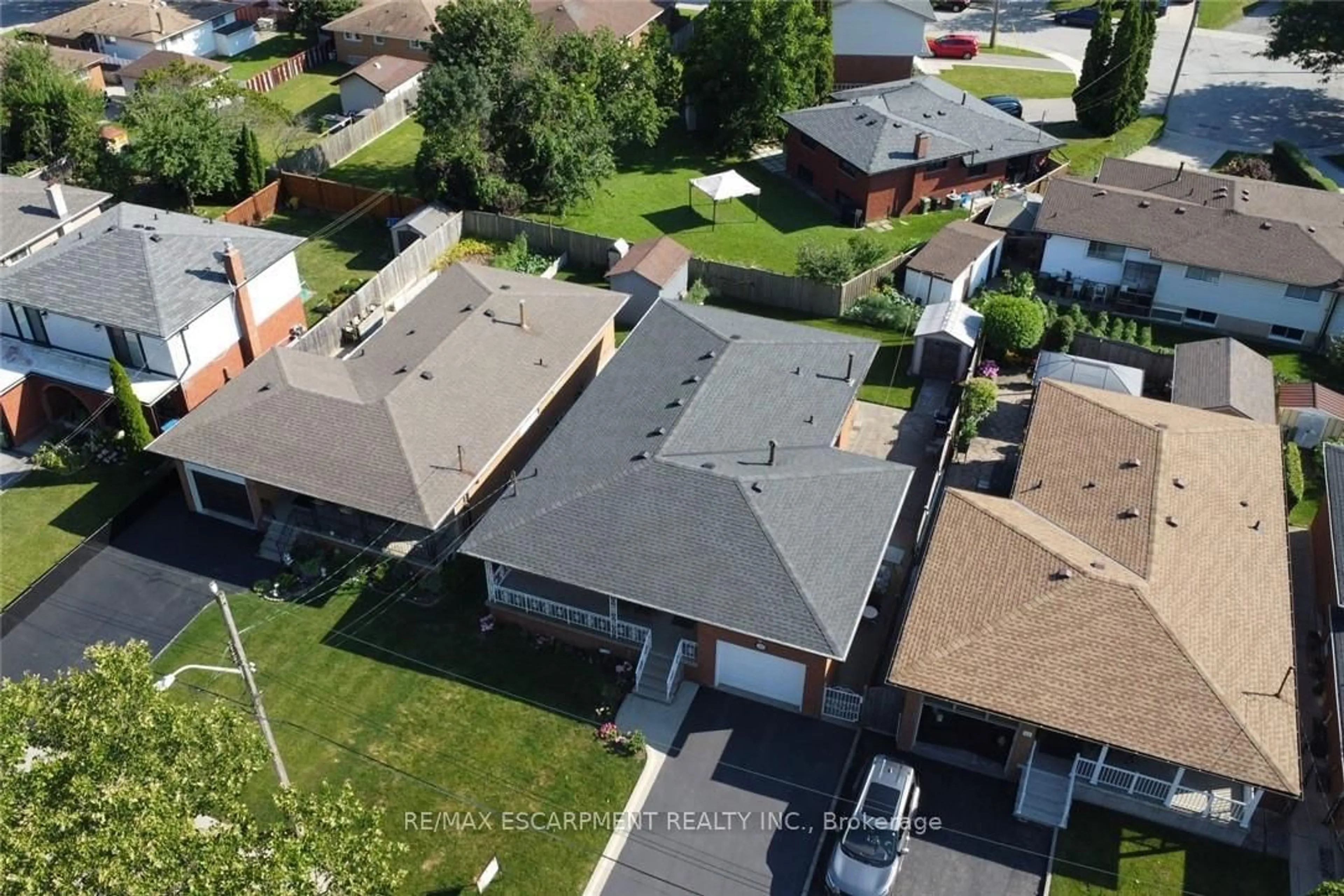A pic from outside/outdoor area/front of a property/back of a property/a pic from drone, street for 36 Abbington Dr, Hamilton Ontario L9C 4R3