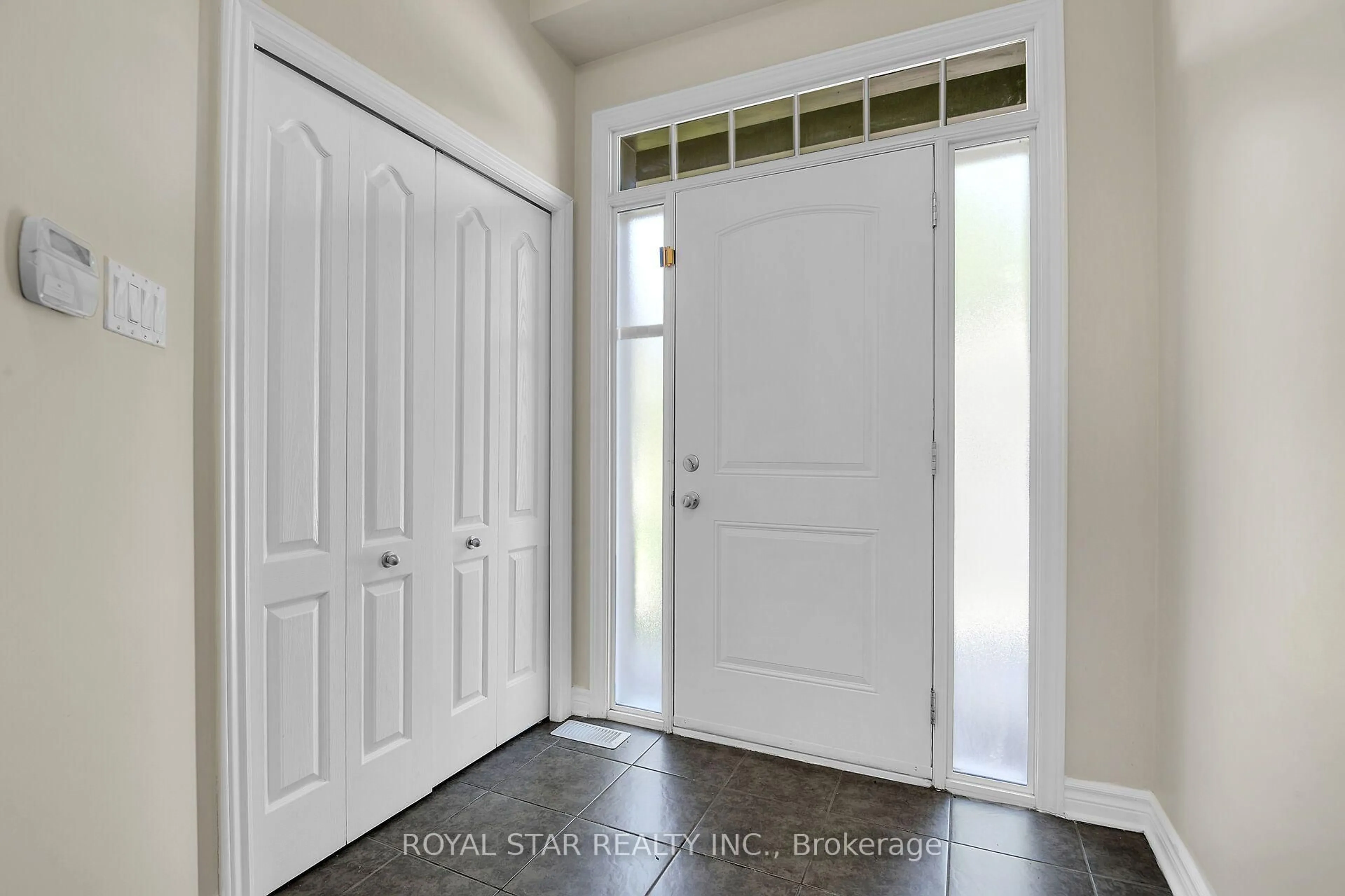 Indoor entryway for 191 FLAT SEDGE Cres, Ottawa Ontario K1T 0G9